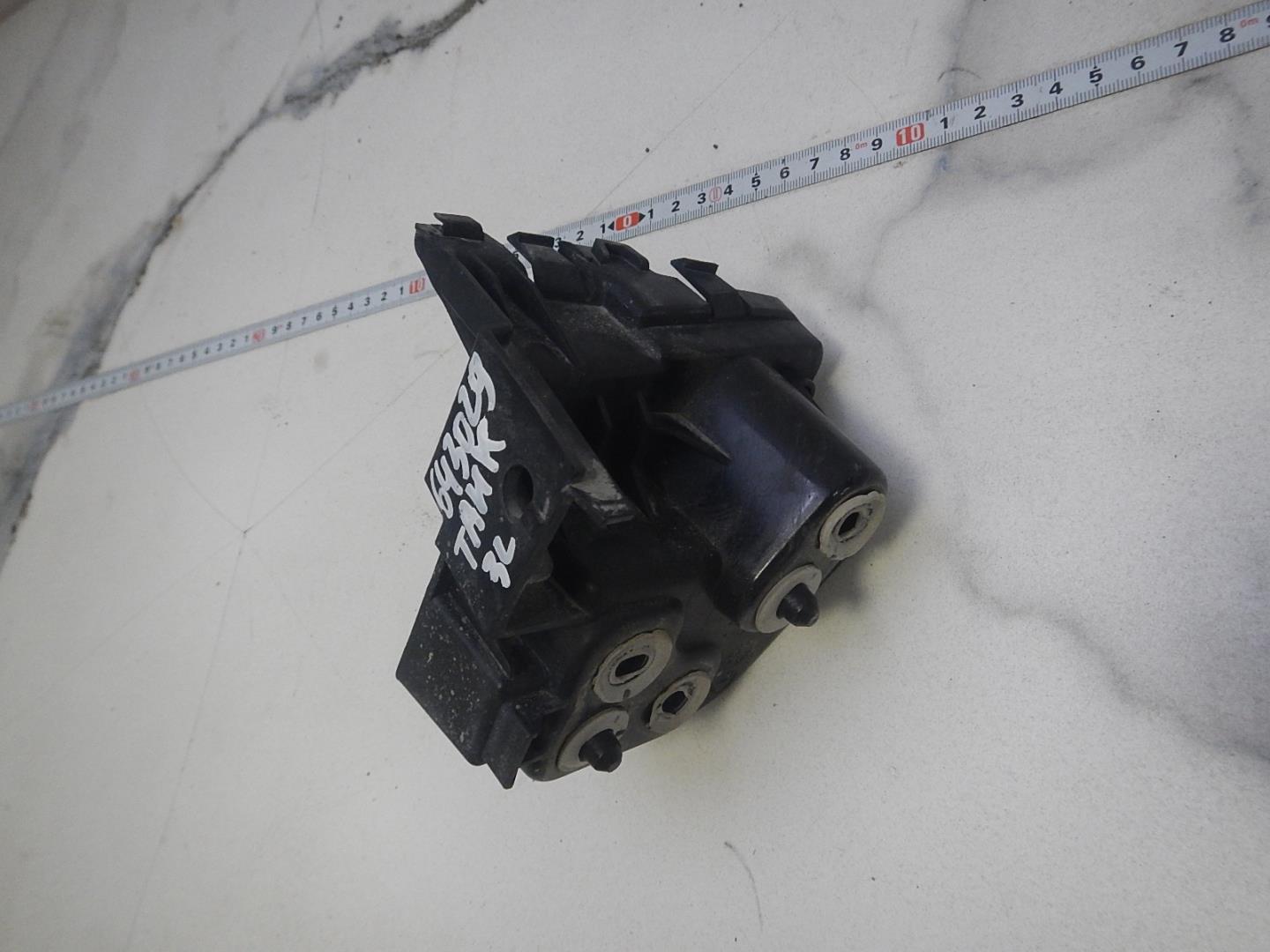 Кронштейн заднего бампера левый