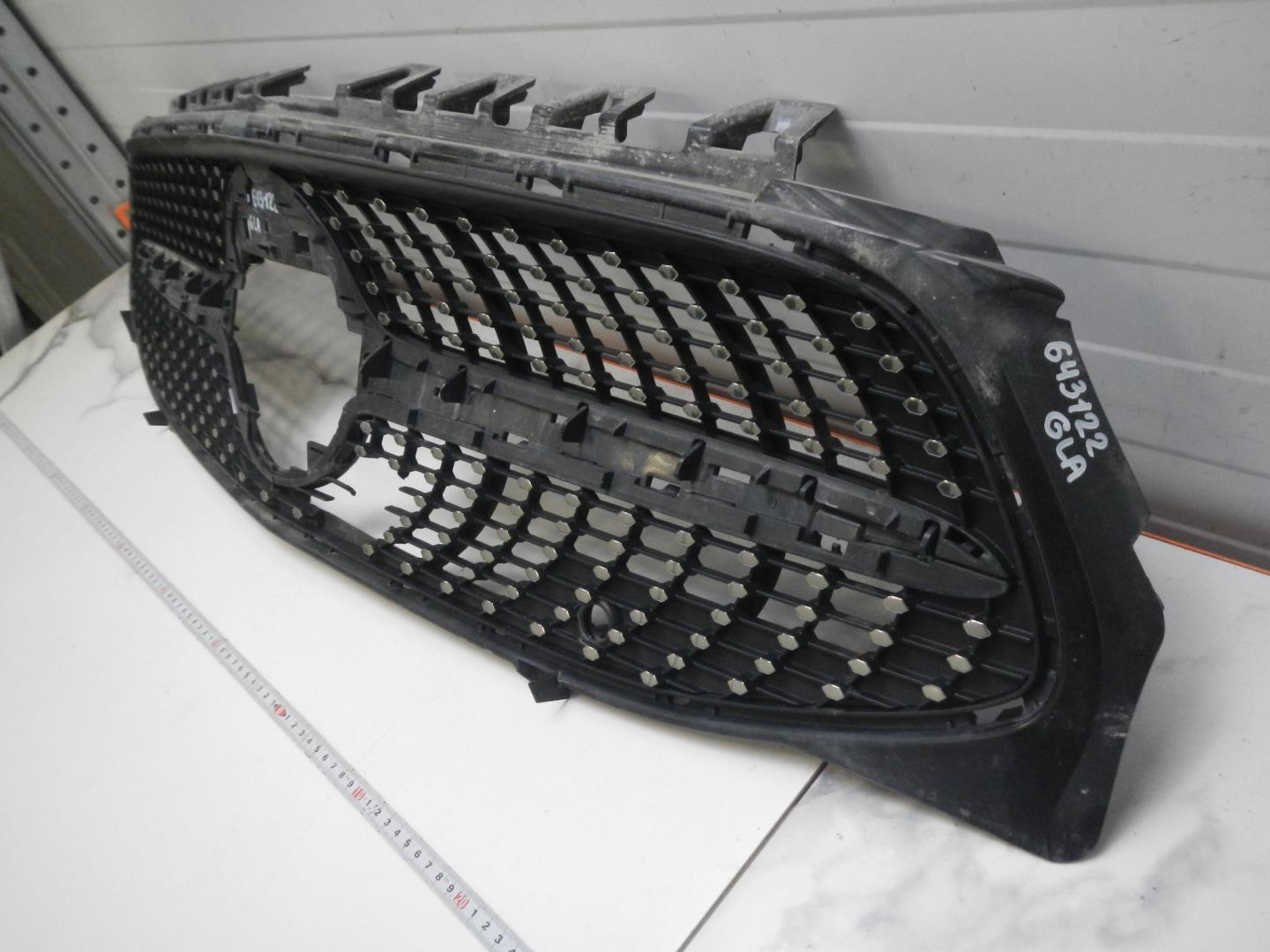 Кронштейн решетки радиатора