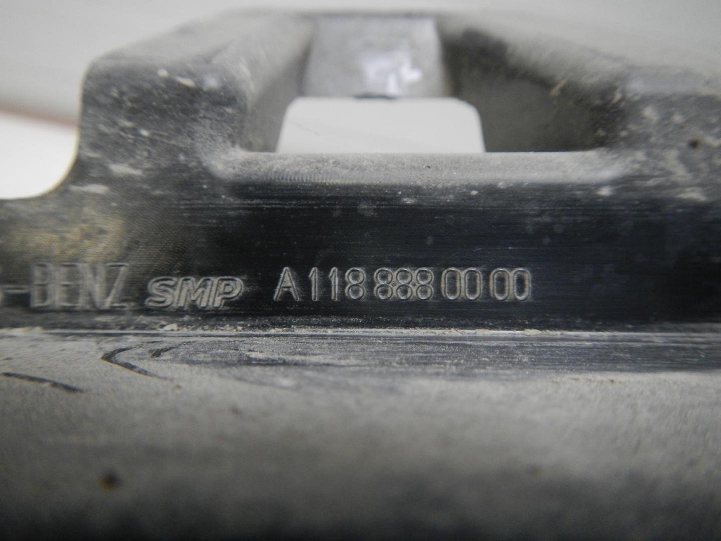 Кронштейн решетки радиатора