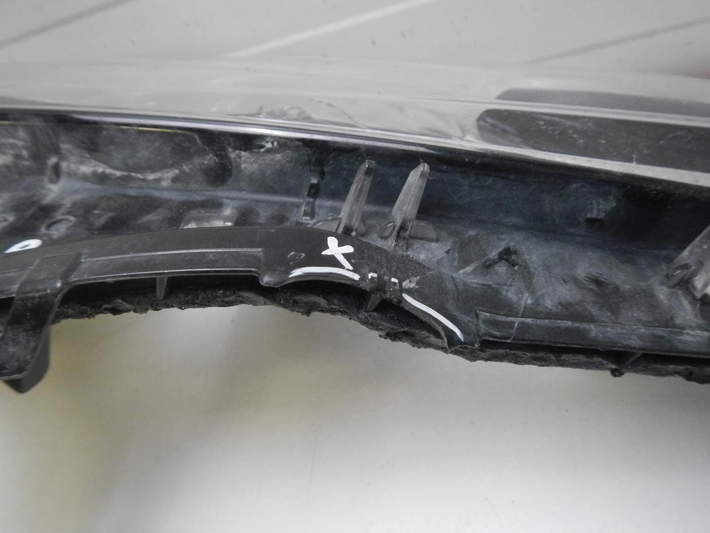 Стекло фары правой