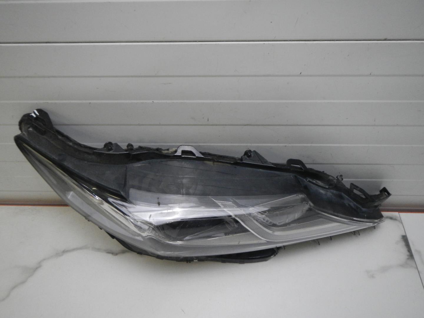 Стекло фары правой