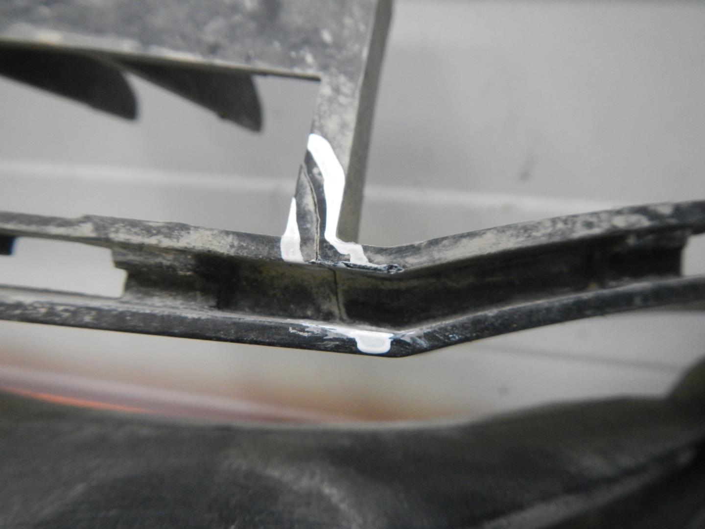 Решетка в бампер центральная