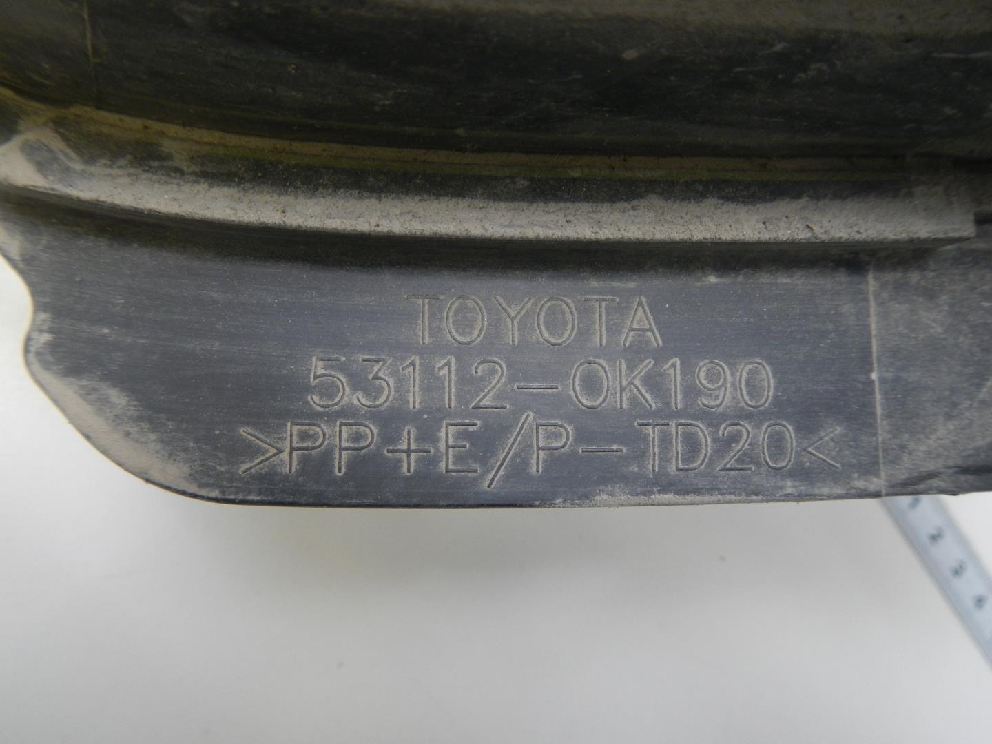 Решетка в бампер центральная