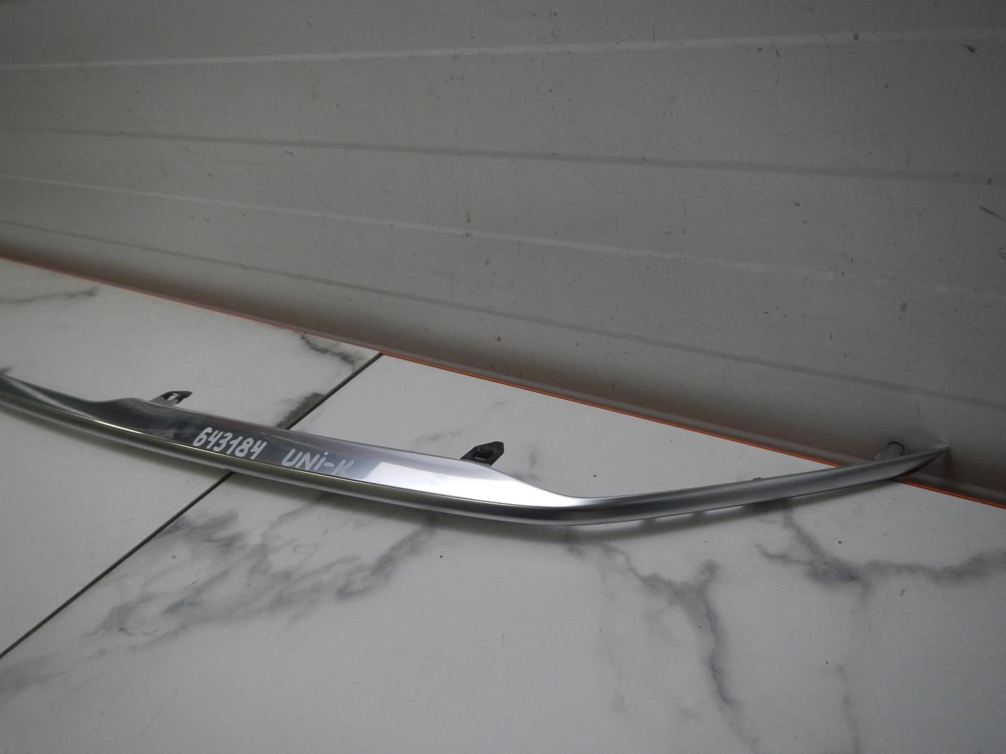 Молдинг переднего бампера