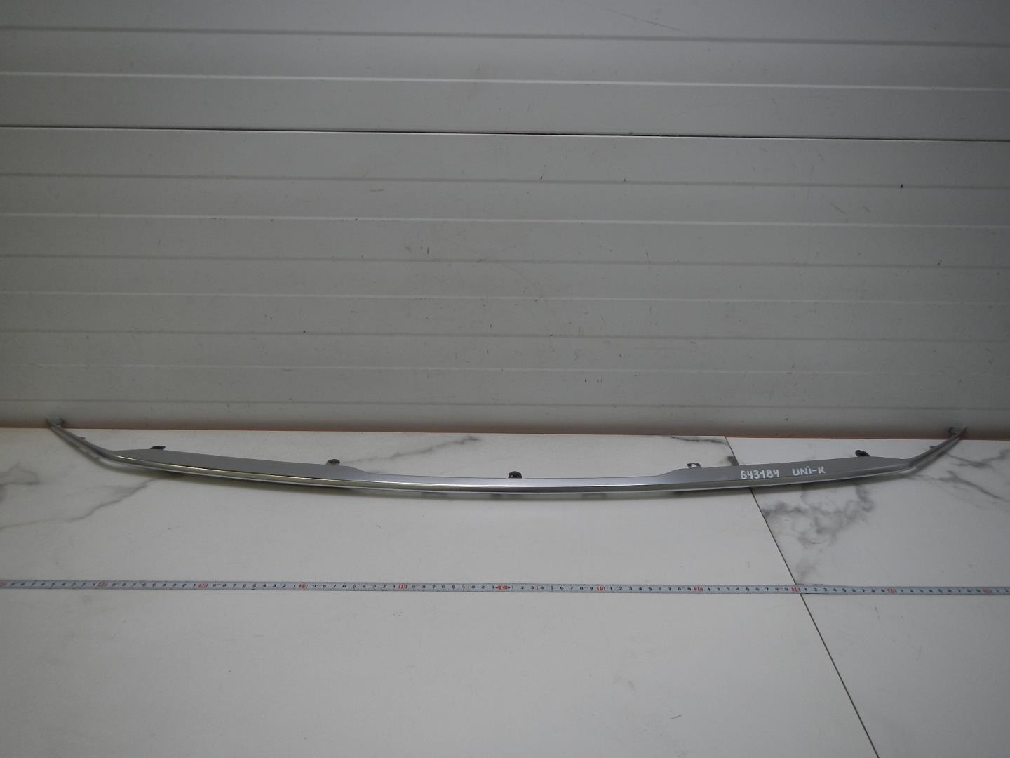 Молдинг переднего бампера