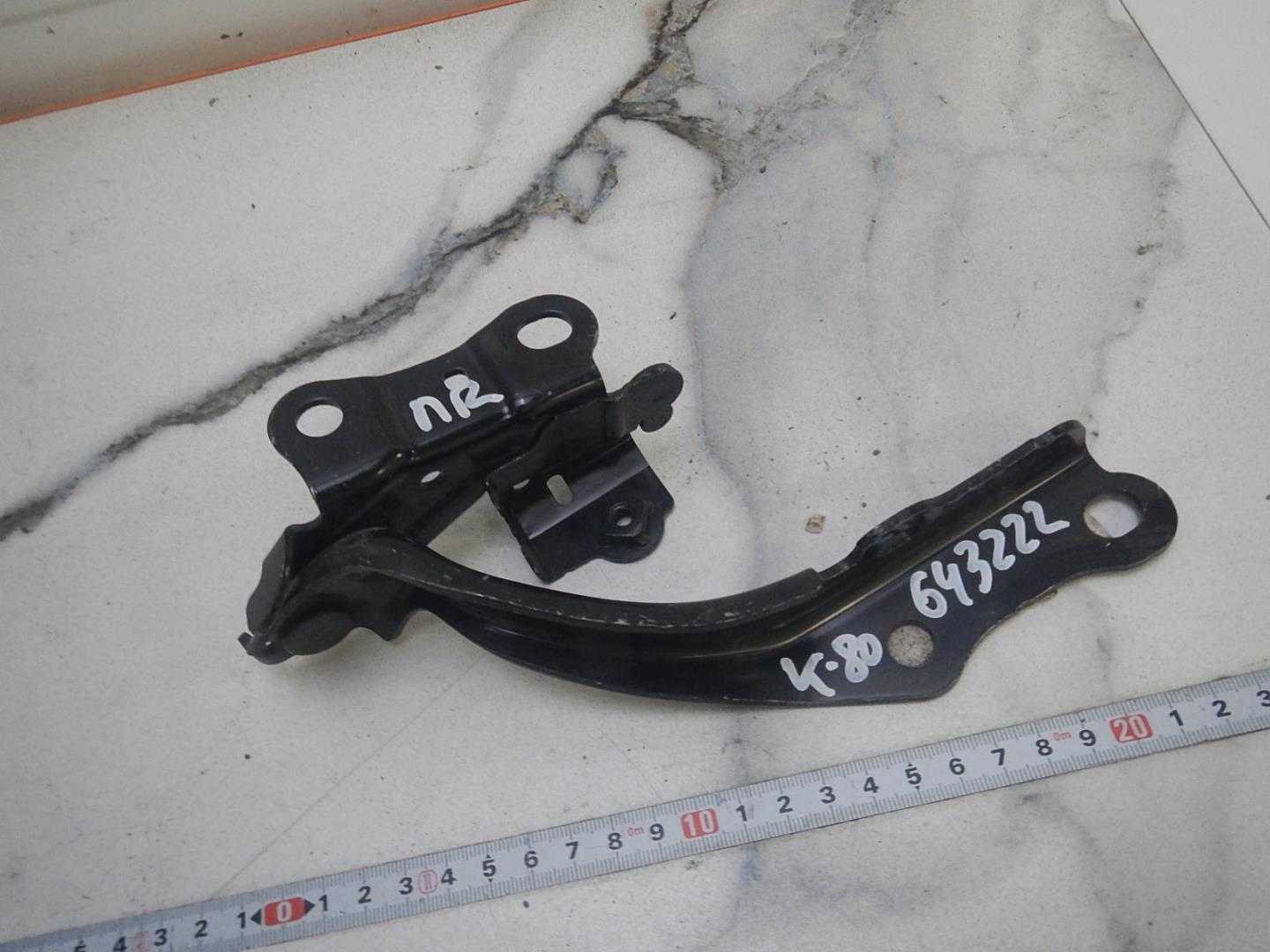 Петля капота правая