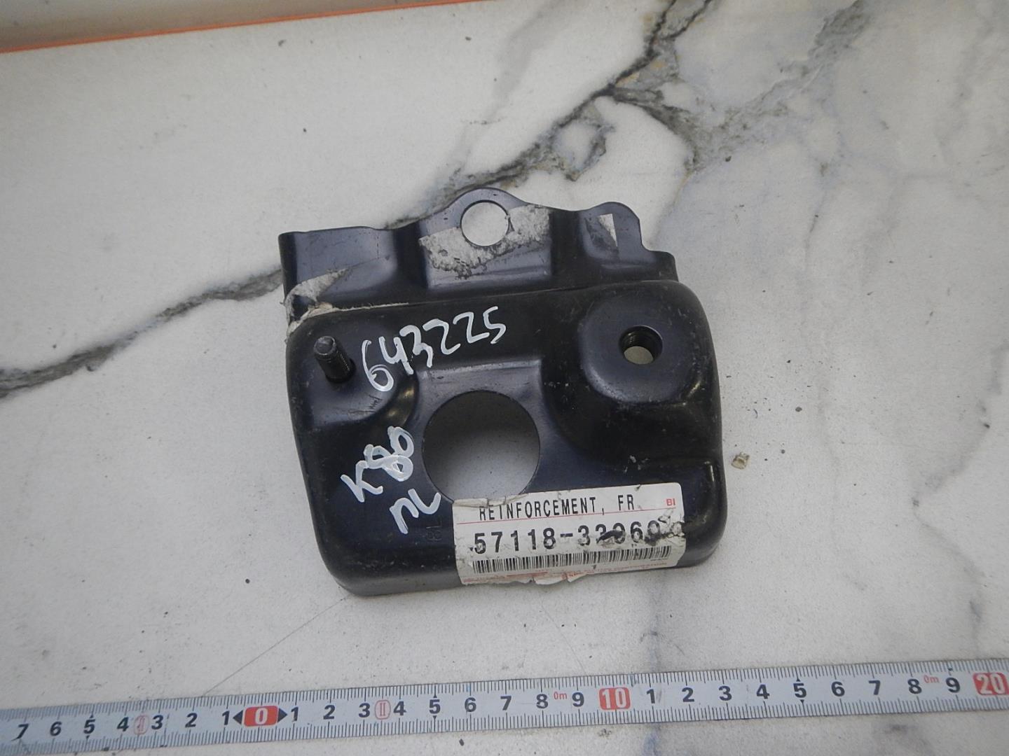 Кронштейн усилителя переднего бампера