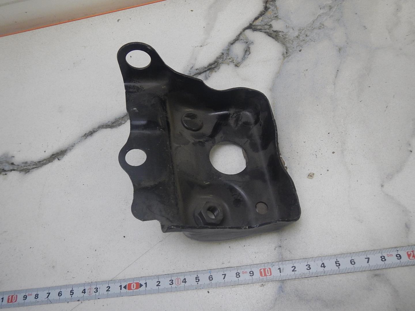 Кронштейн усилителя переднего бампера