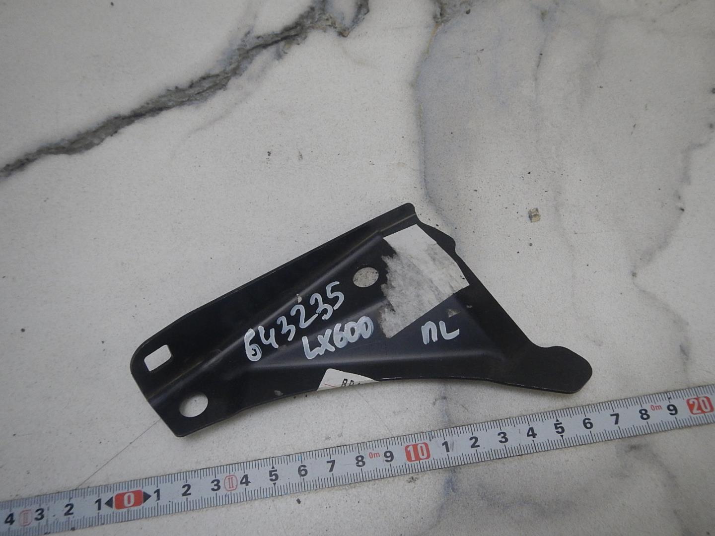 Кронштейн фар левый