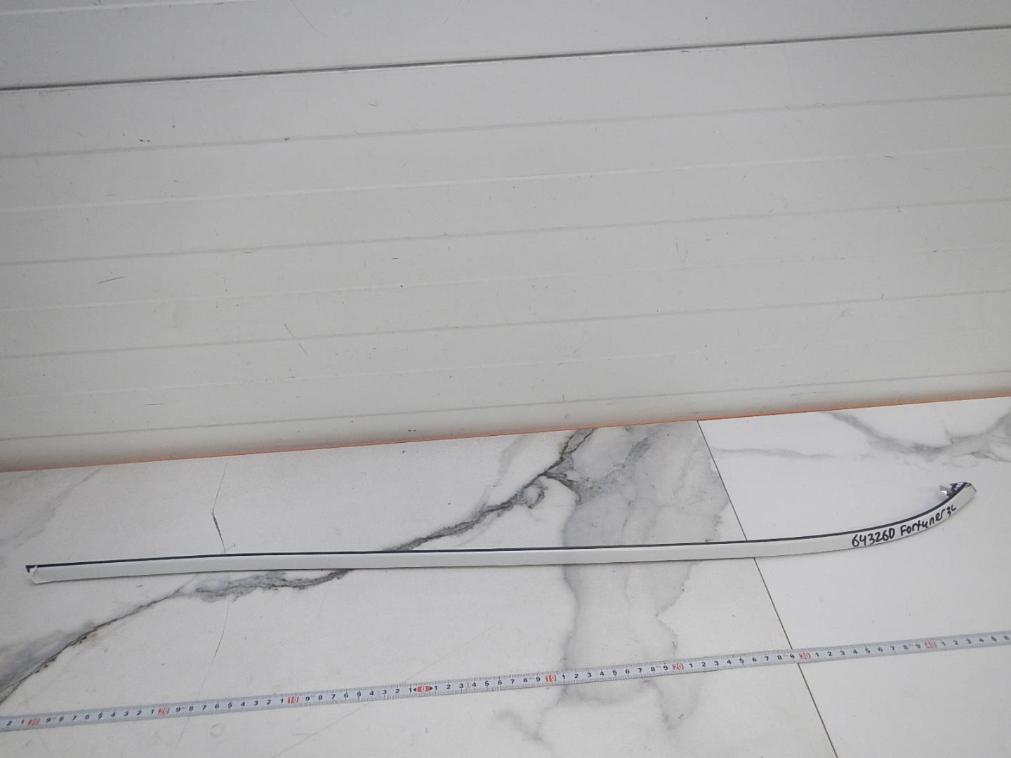 Накладка стекла заднего левого