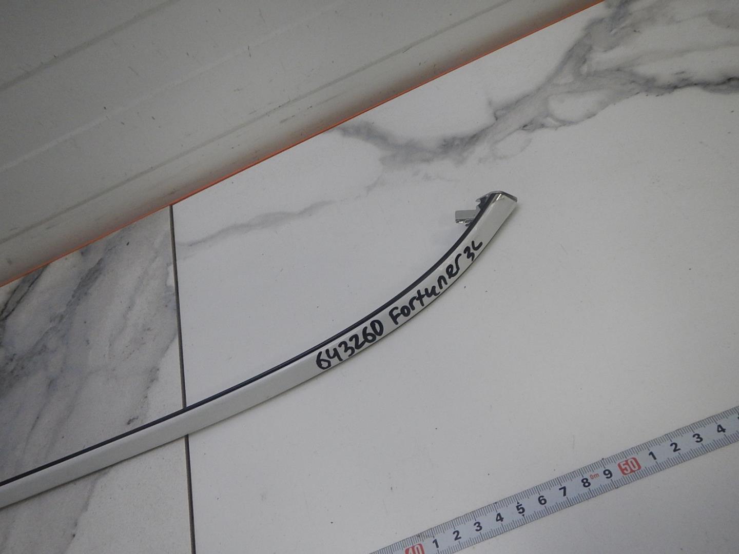 Накладка стекла заднего левого