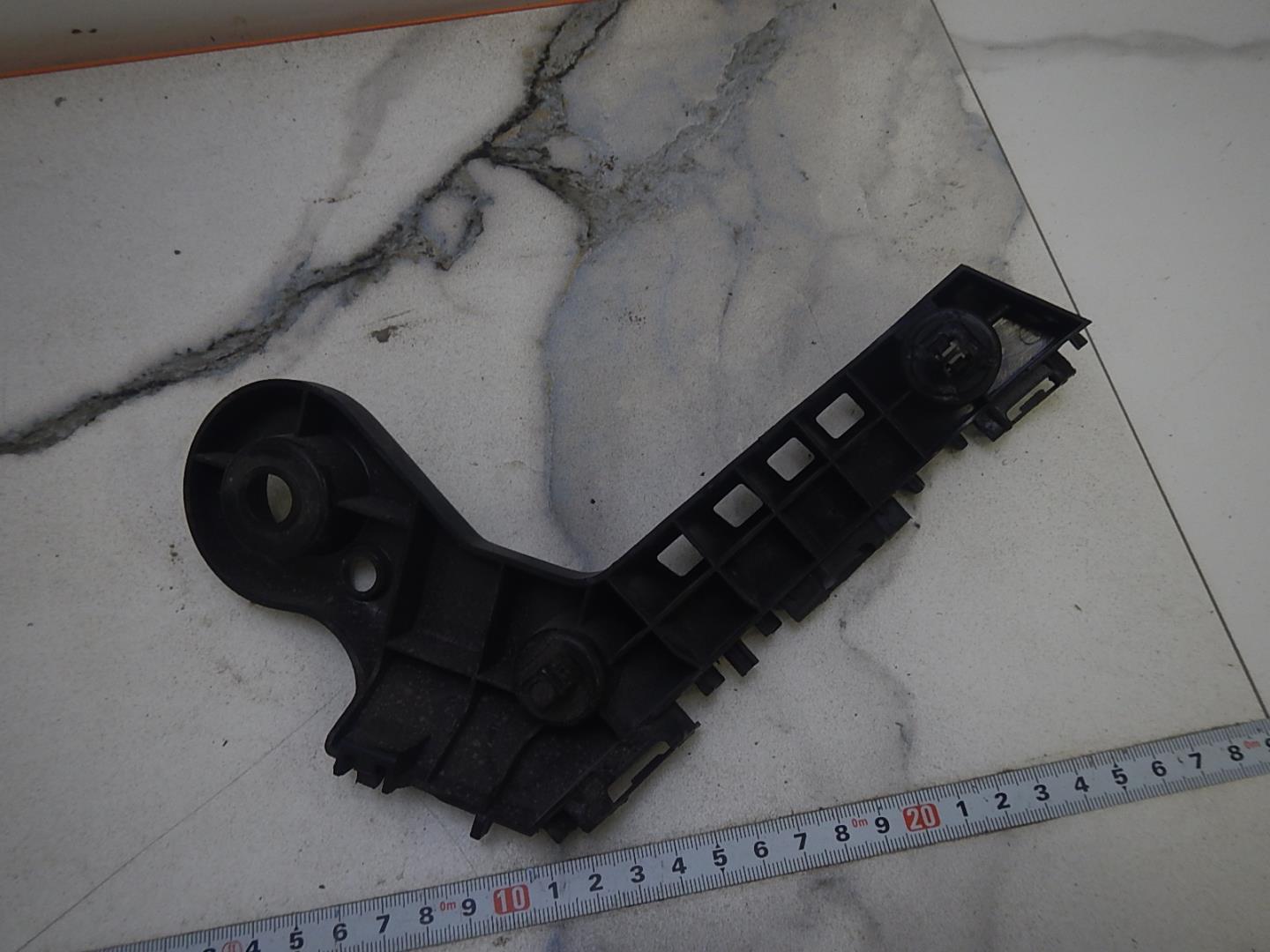 Кронштейн переднего бампера левый