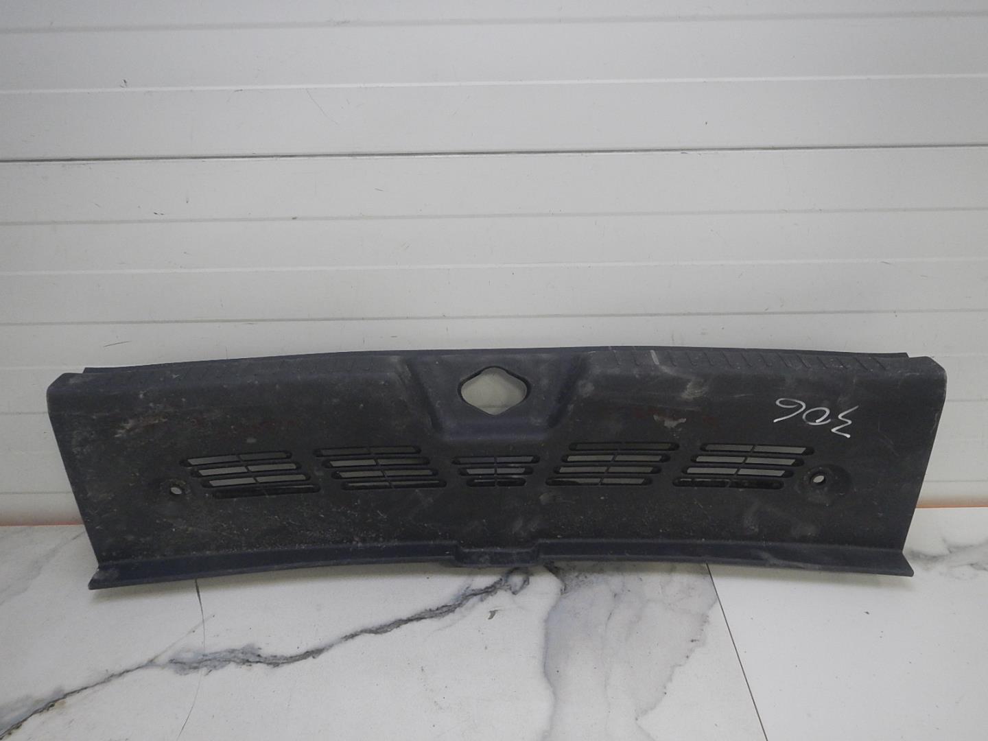 Обшивка багажника