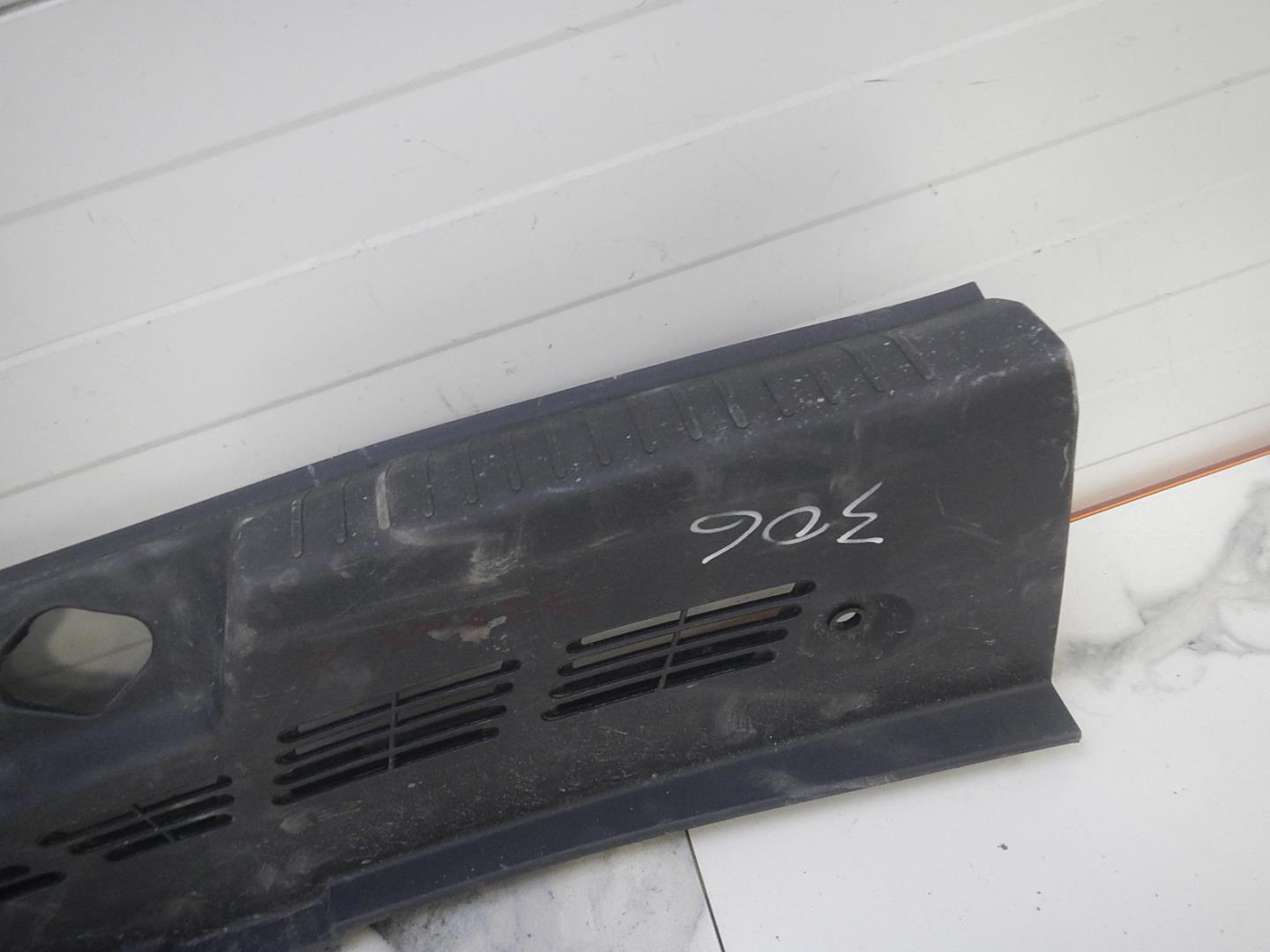 Обшивка багажника