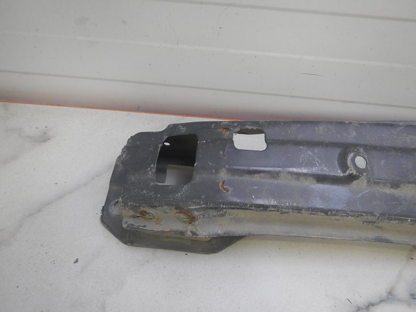 Усилитель заднего бампера