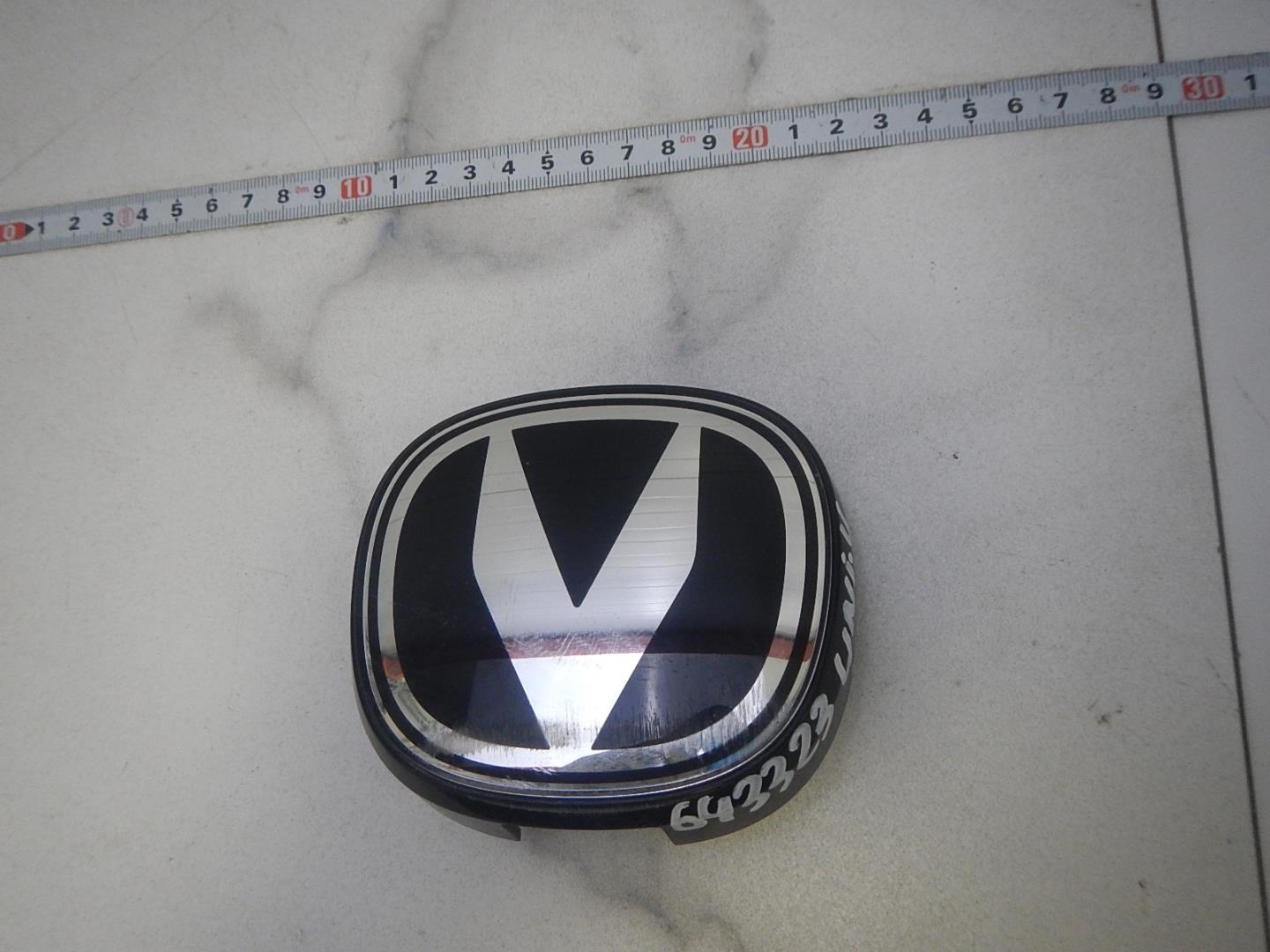 Эмблема на крышку багажника