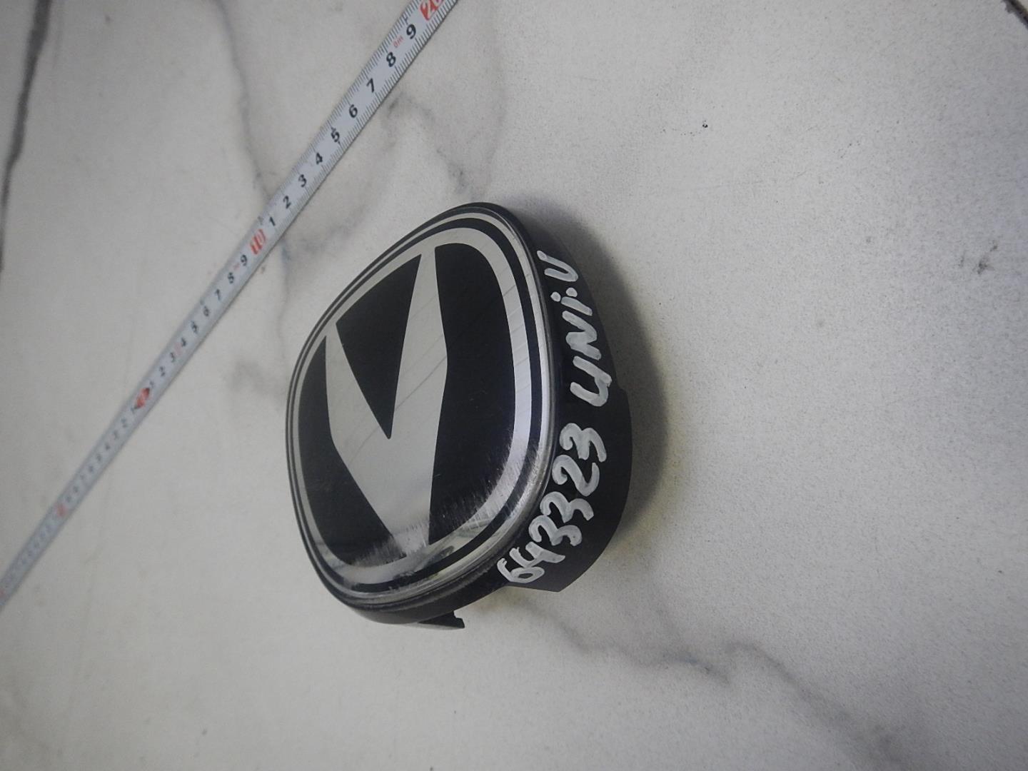 Эмблема на крышку багажника