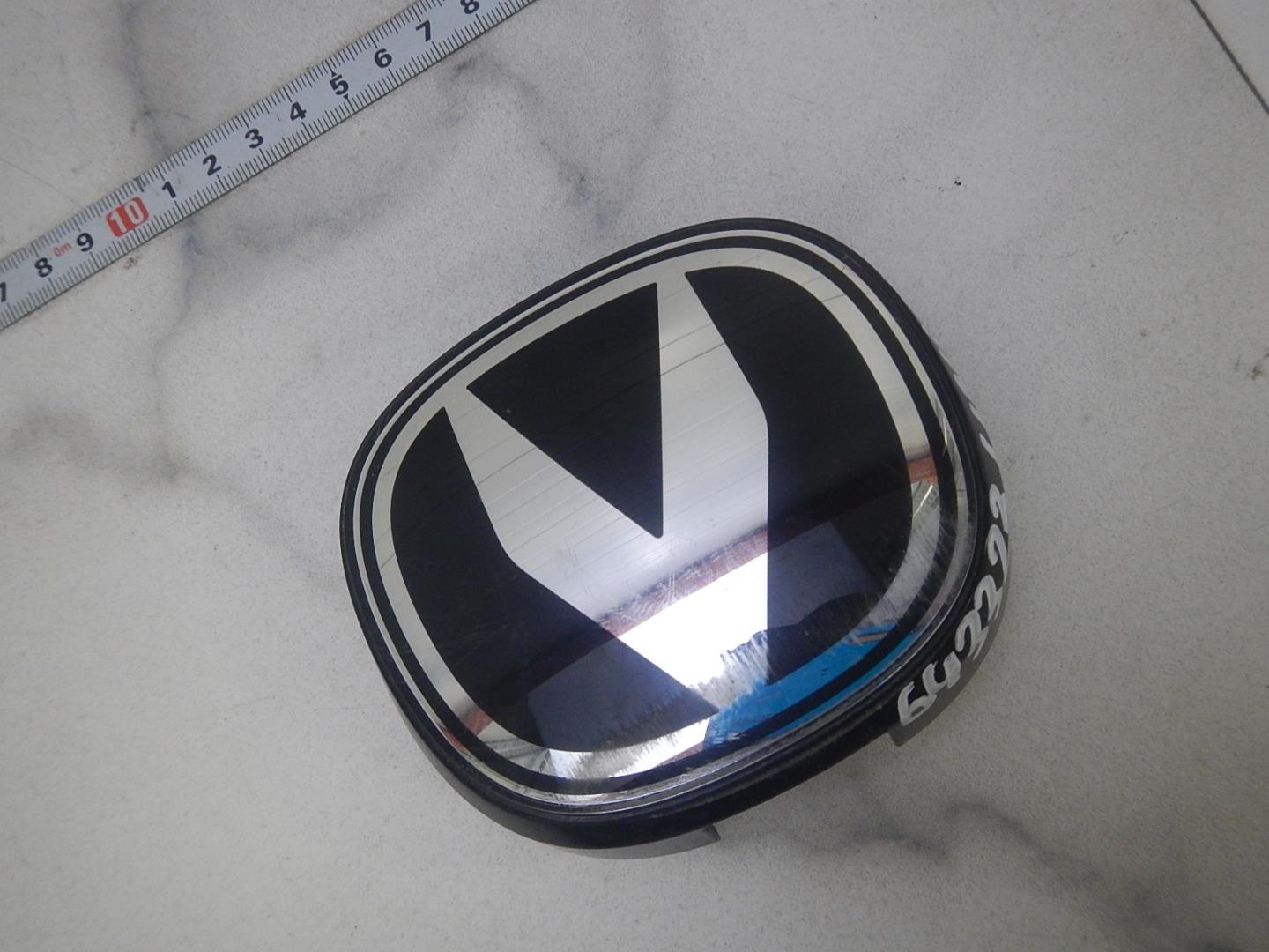 Эмблема на крышку багажника