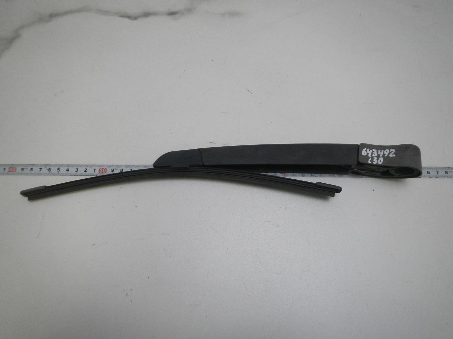 Поводок стеклоочистителя заднего