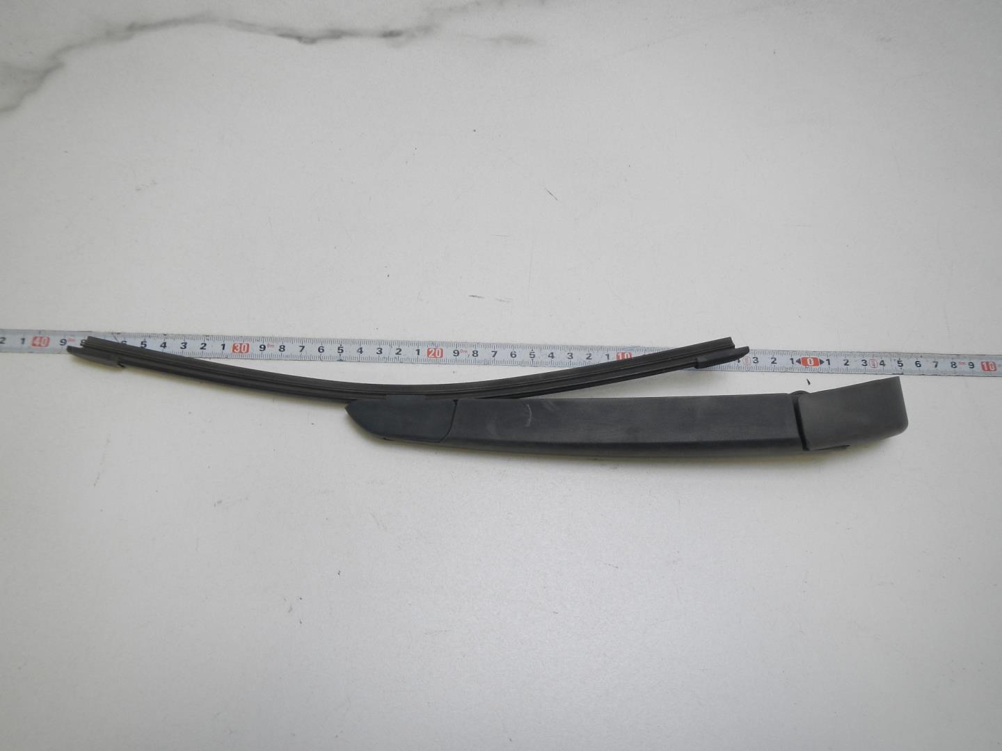 Поводок стеклоочистителя заднего