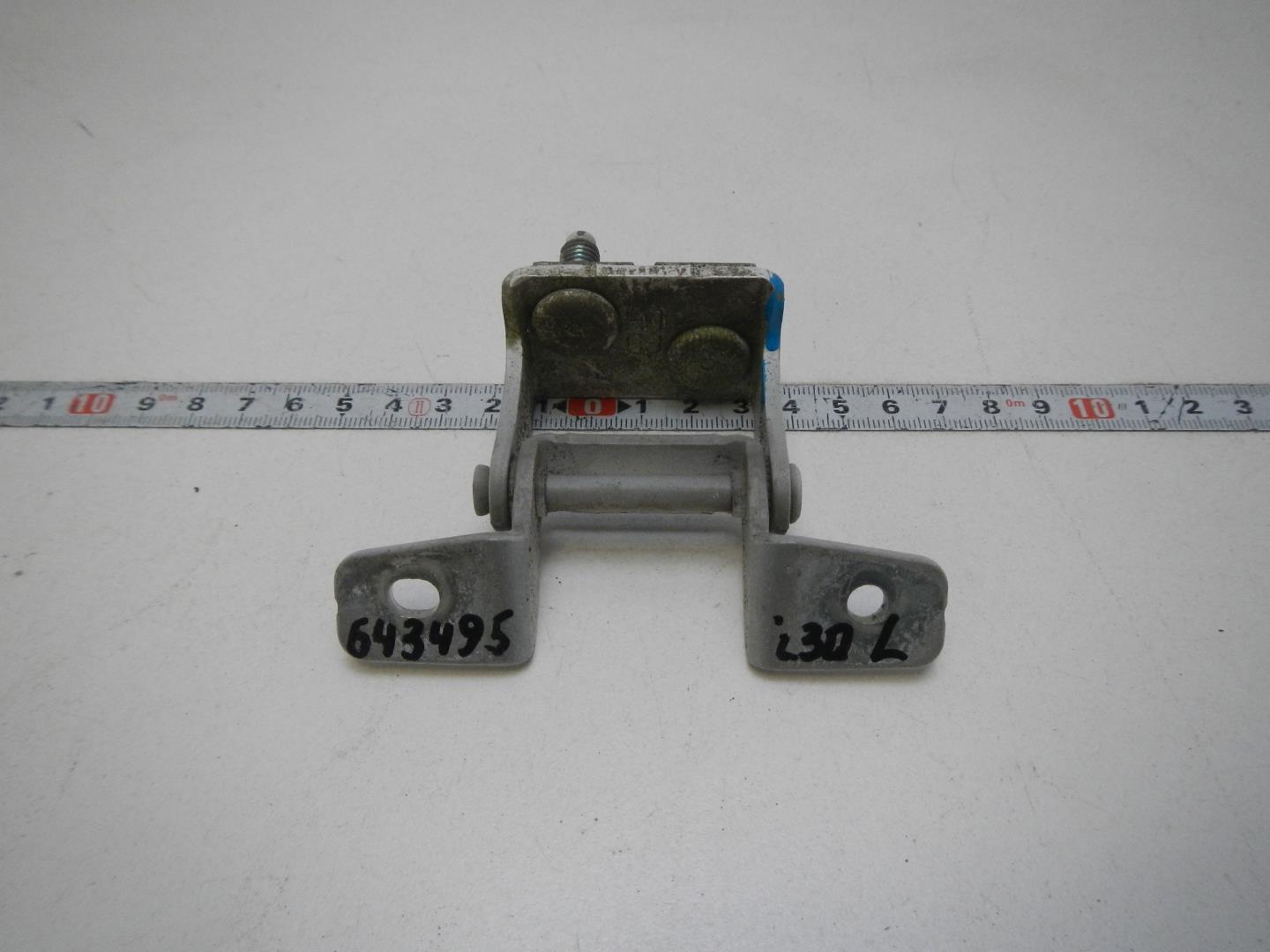 Петля двери багажника