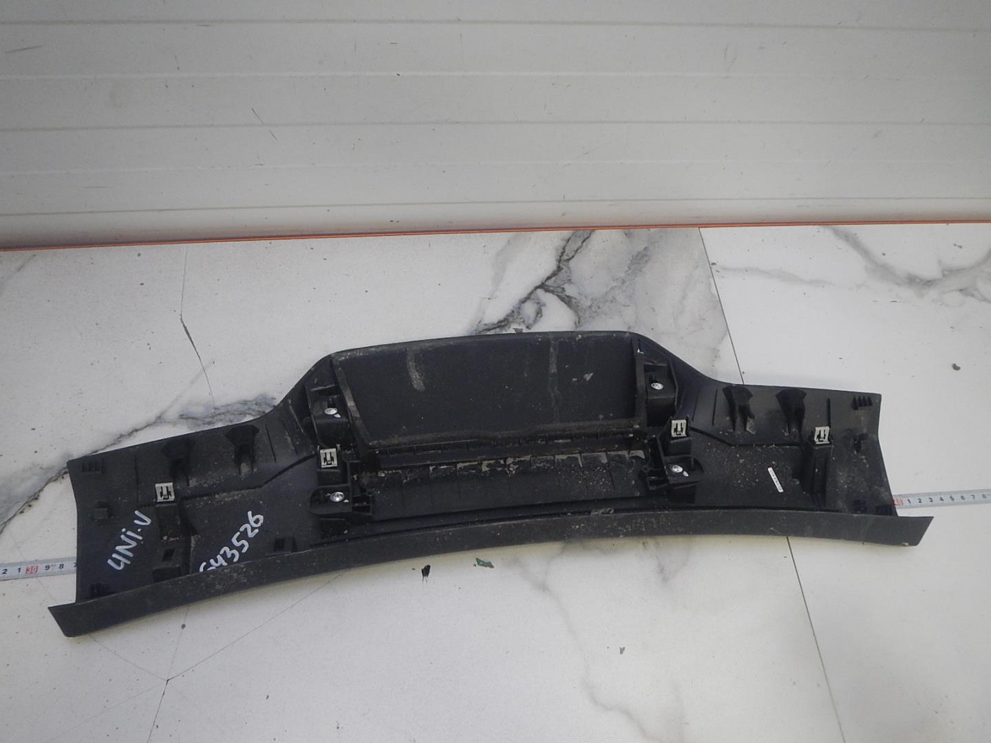 Обшивка двери багажника