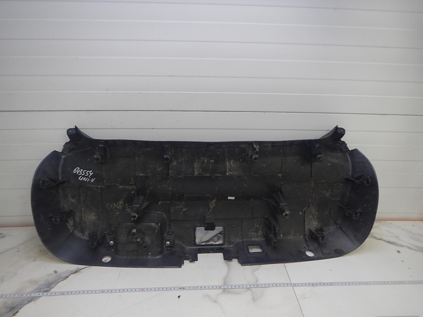 Обшивка двери багажника