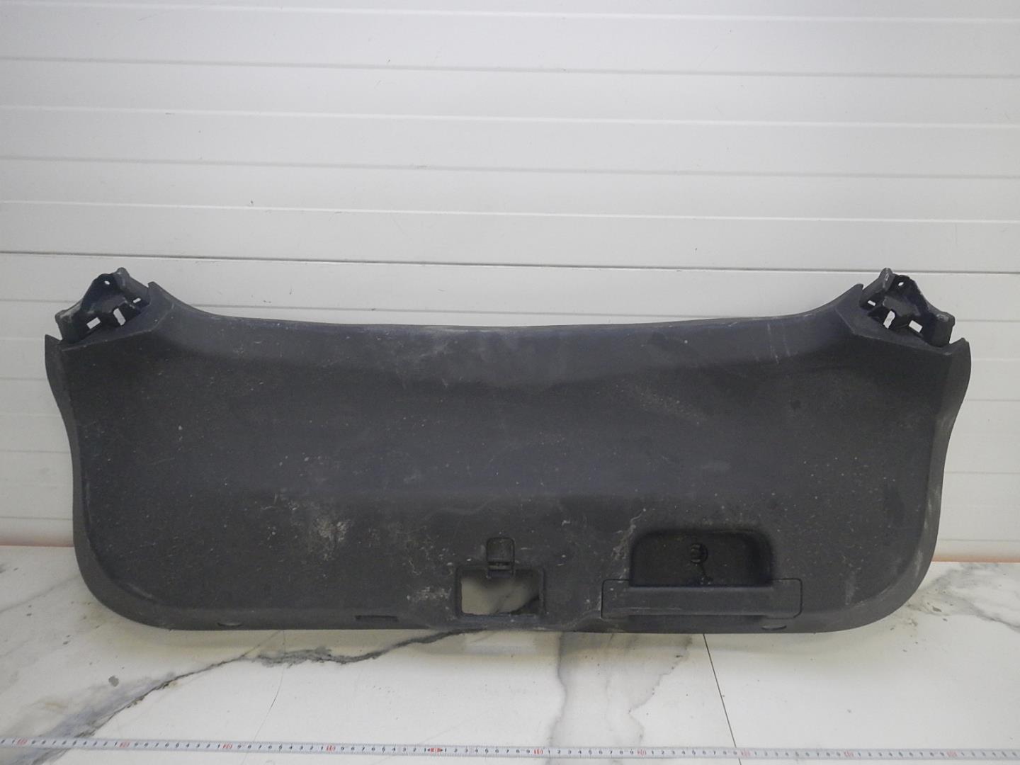 Обшивка двери багажника