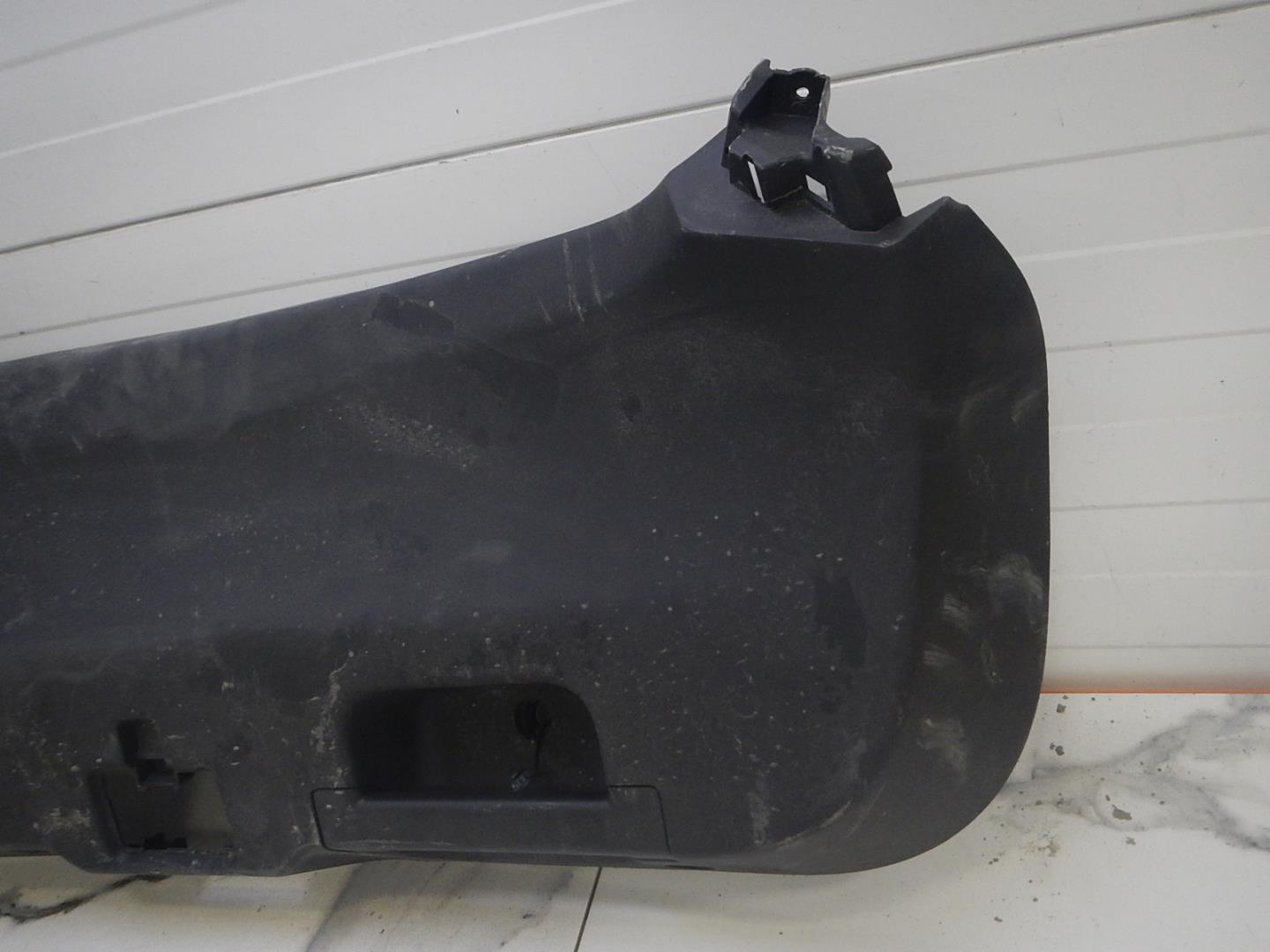 Обшивка двери багажника