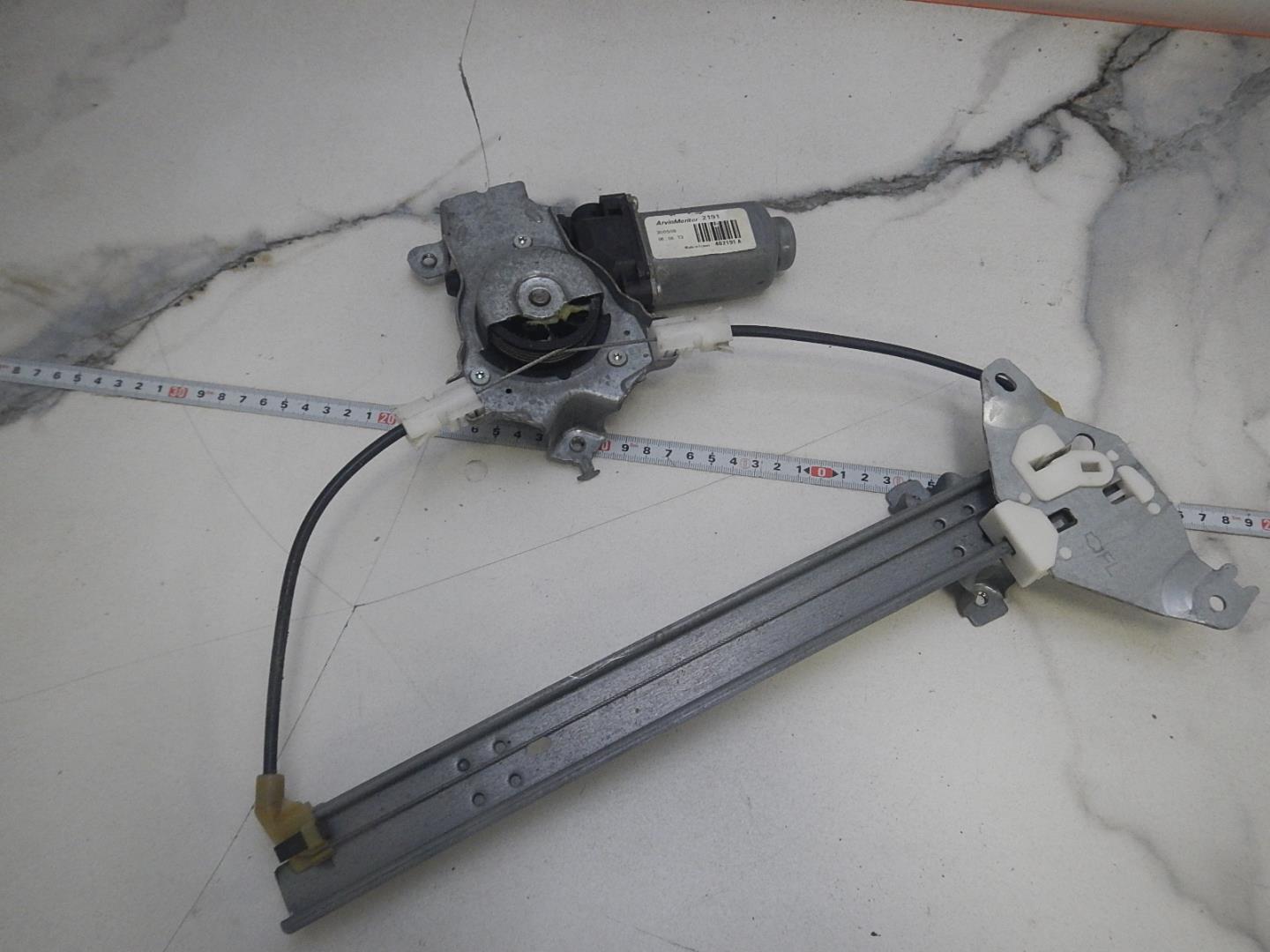 Стеклоподъемник электр. задний левый