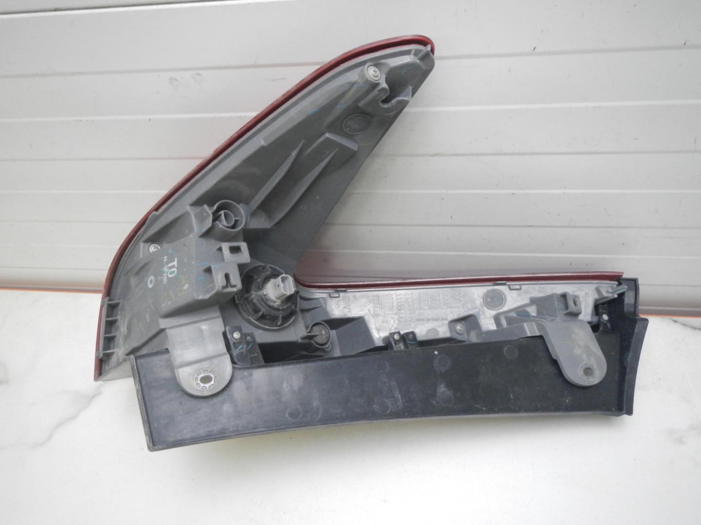 Фонарь задний правый