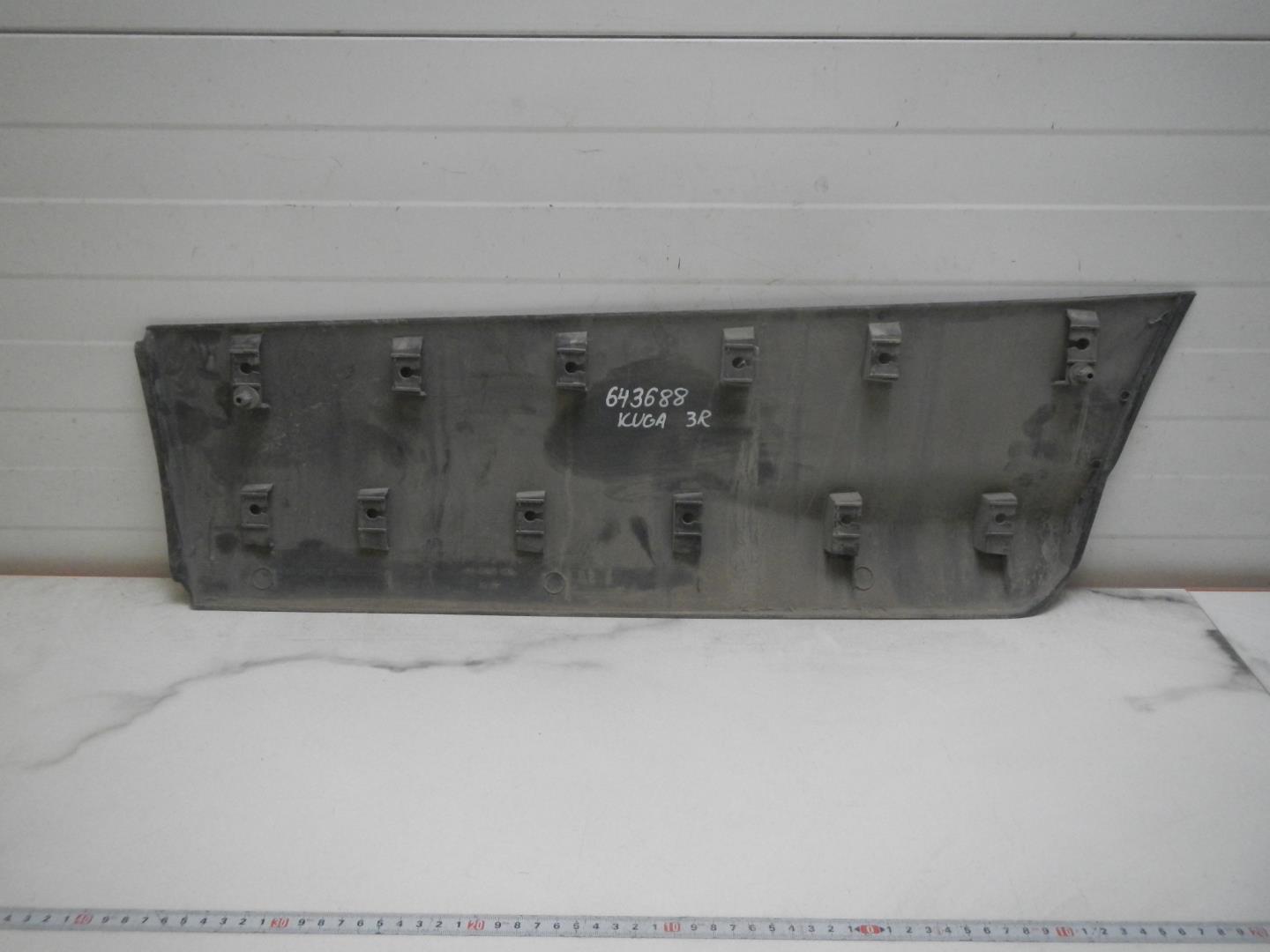 Молдинг задней правой двери