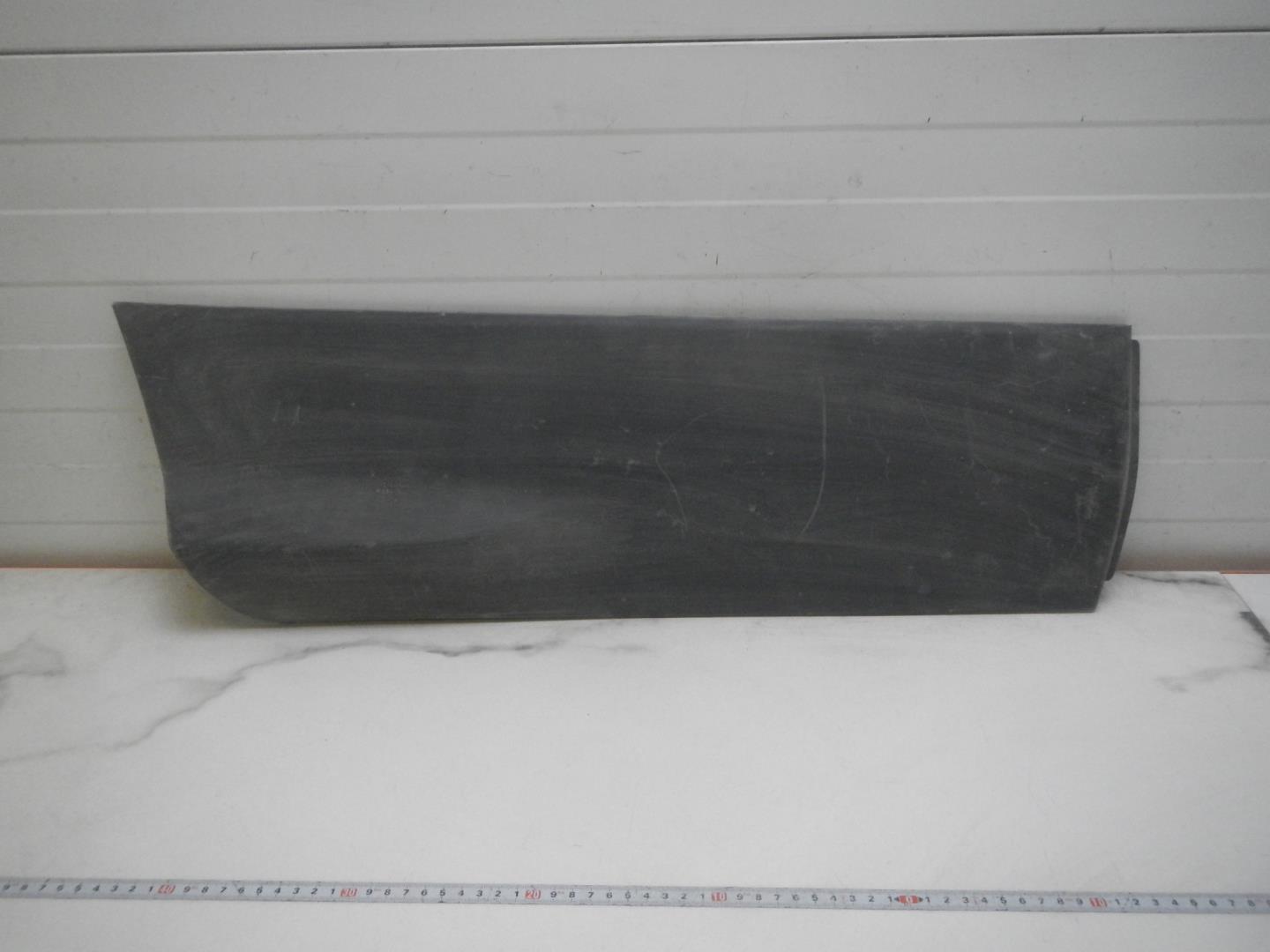 Молдинг задней правой двери