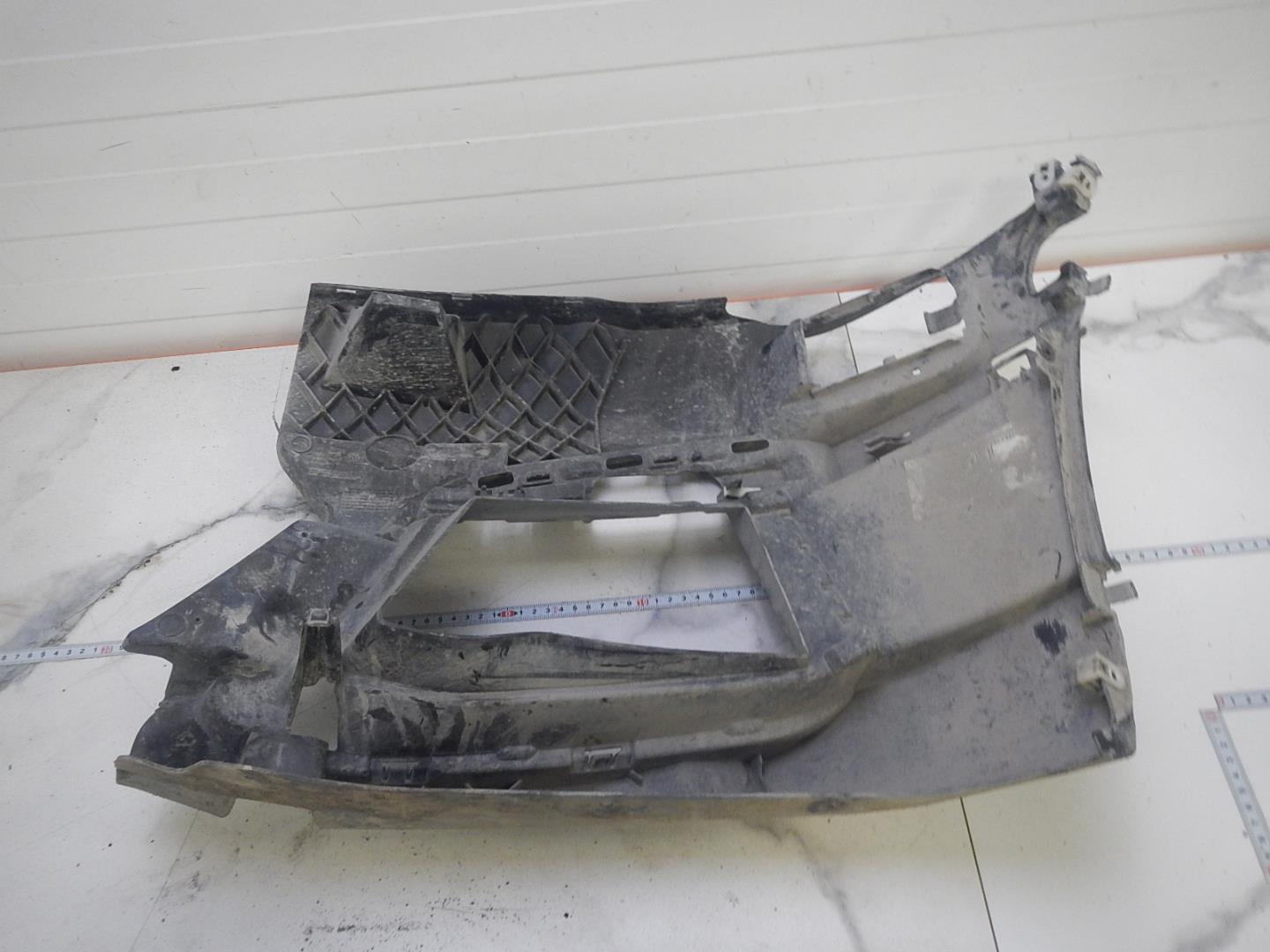 Кронштейн переднего бампера правый