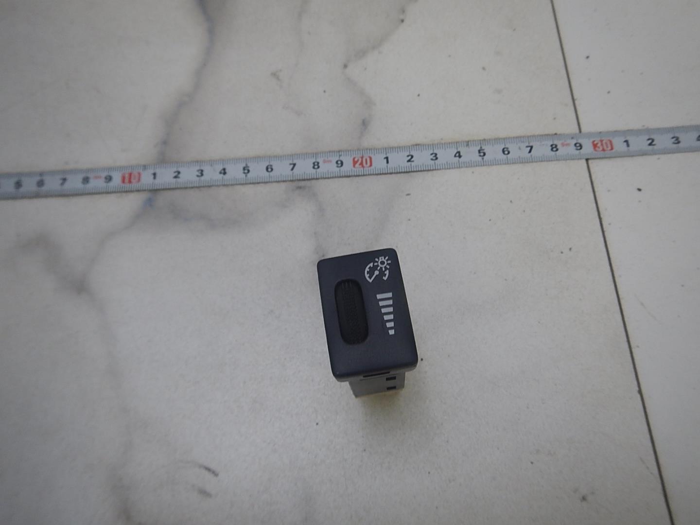 Кнопка освещения панели приборов