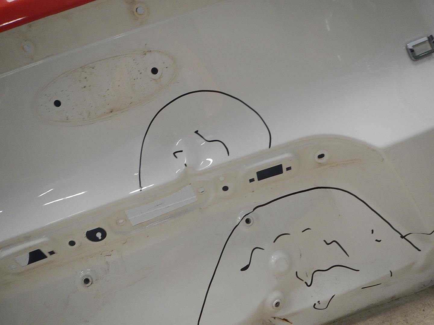 Дверь багажника