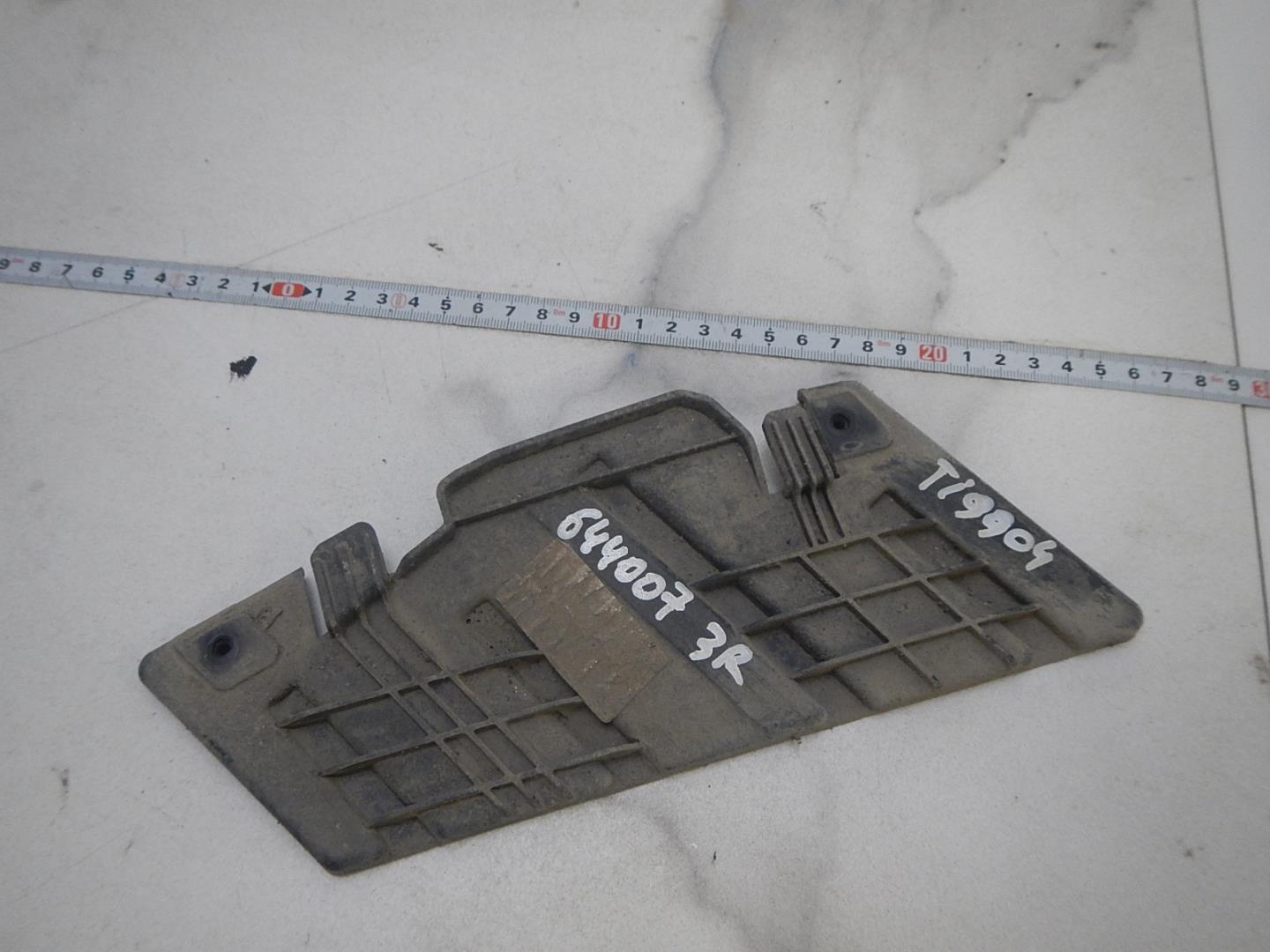 Кронштейн заднего бампера правый