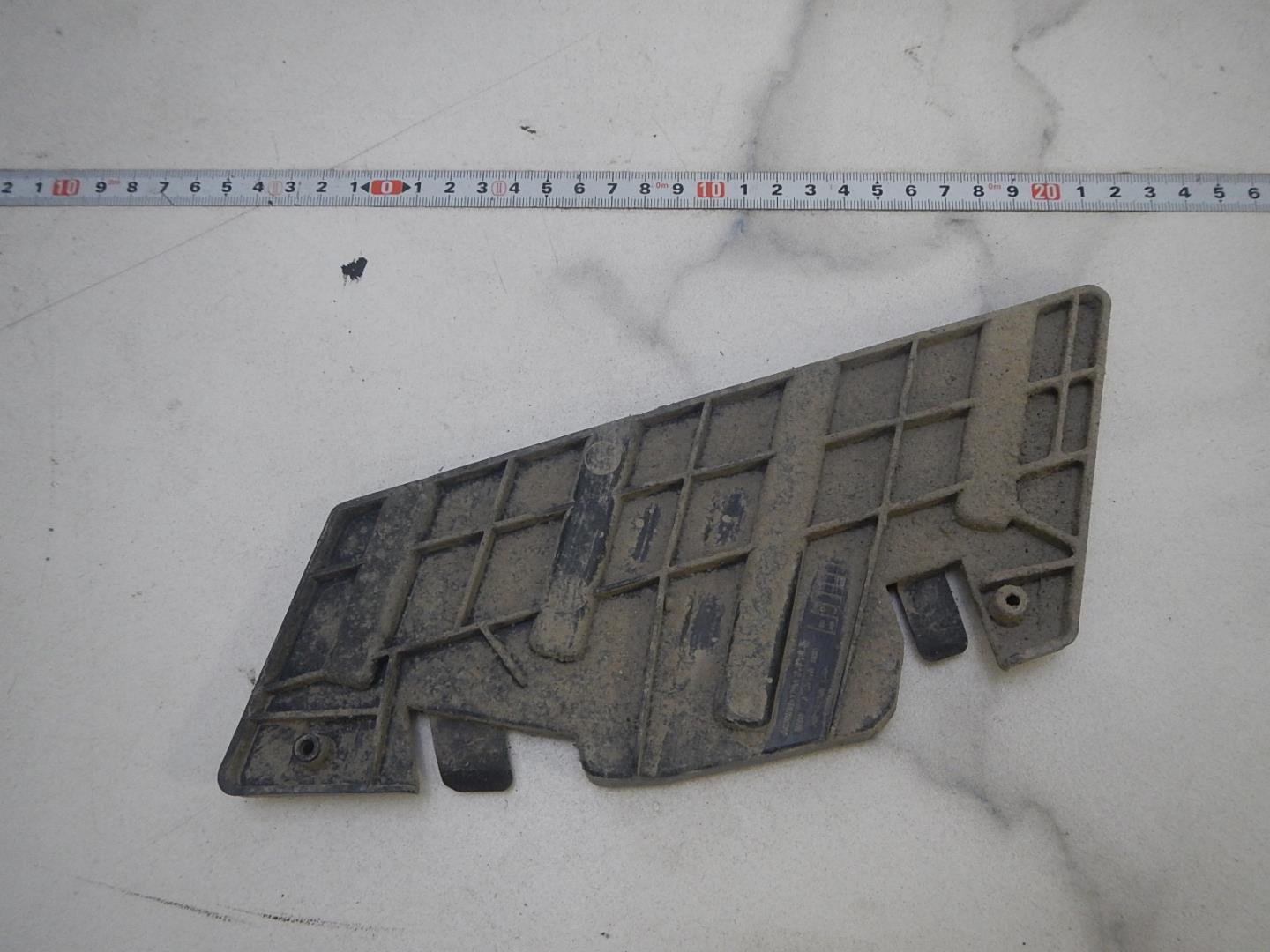 Кронштейн заднего бампера правый