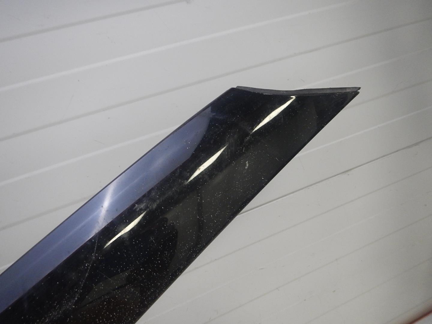 Молдинг лобового стекла