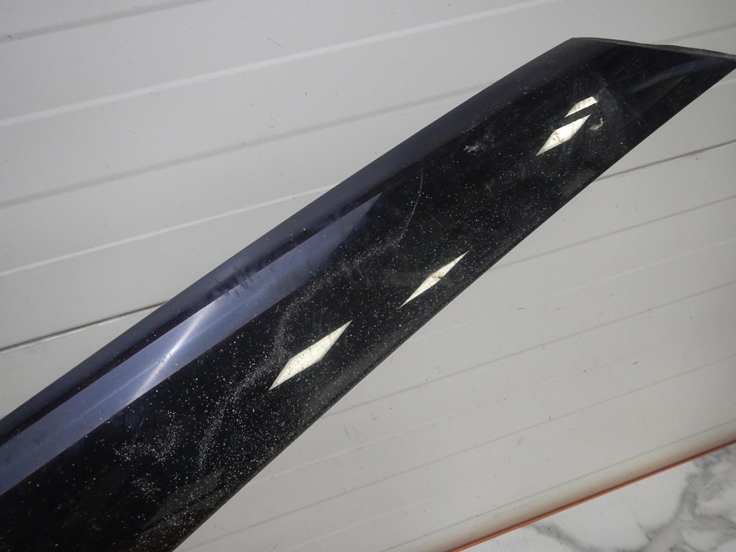 Молдинг лобового стекла