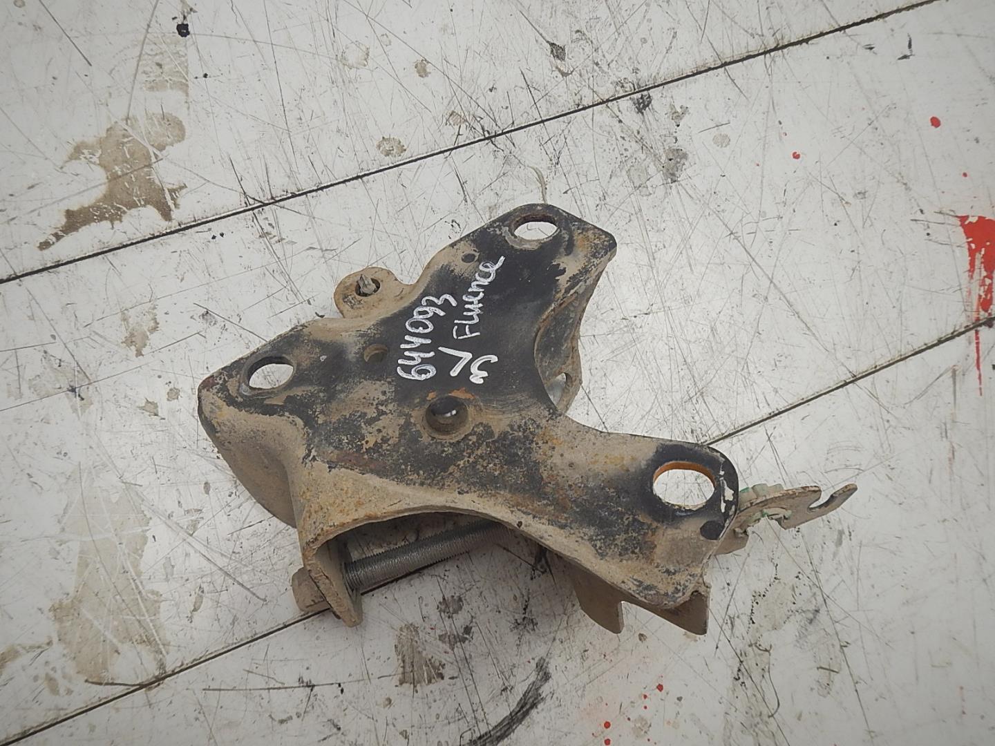 Кронштейн задней балки