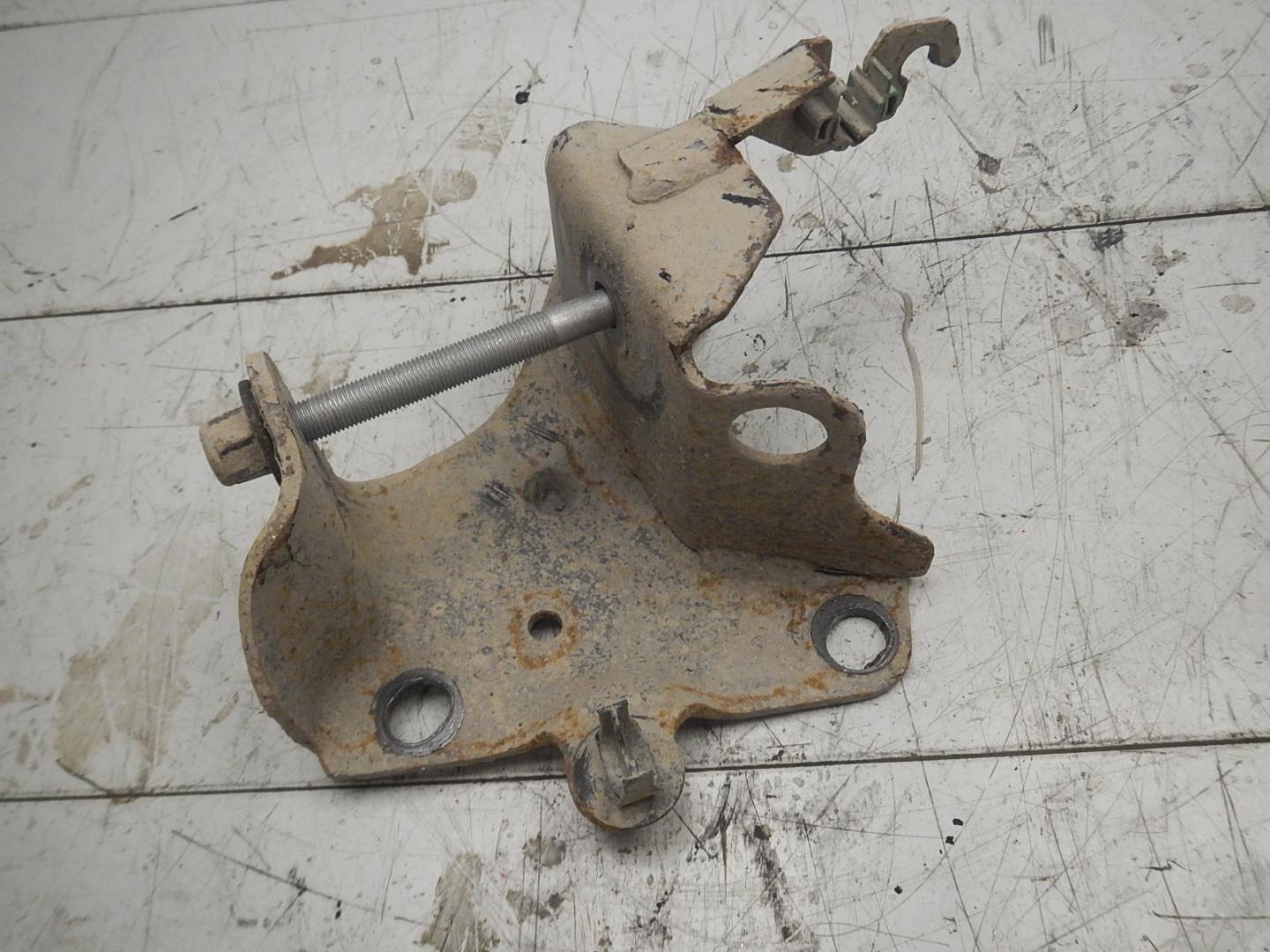 Кронштейн задней балки