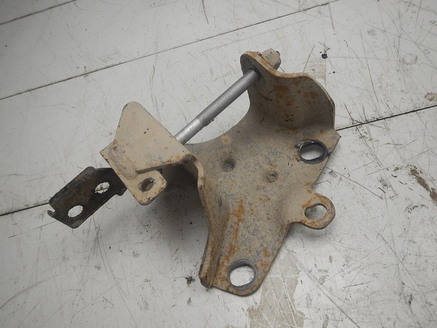 Кронштейн задней балки