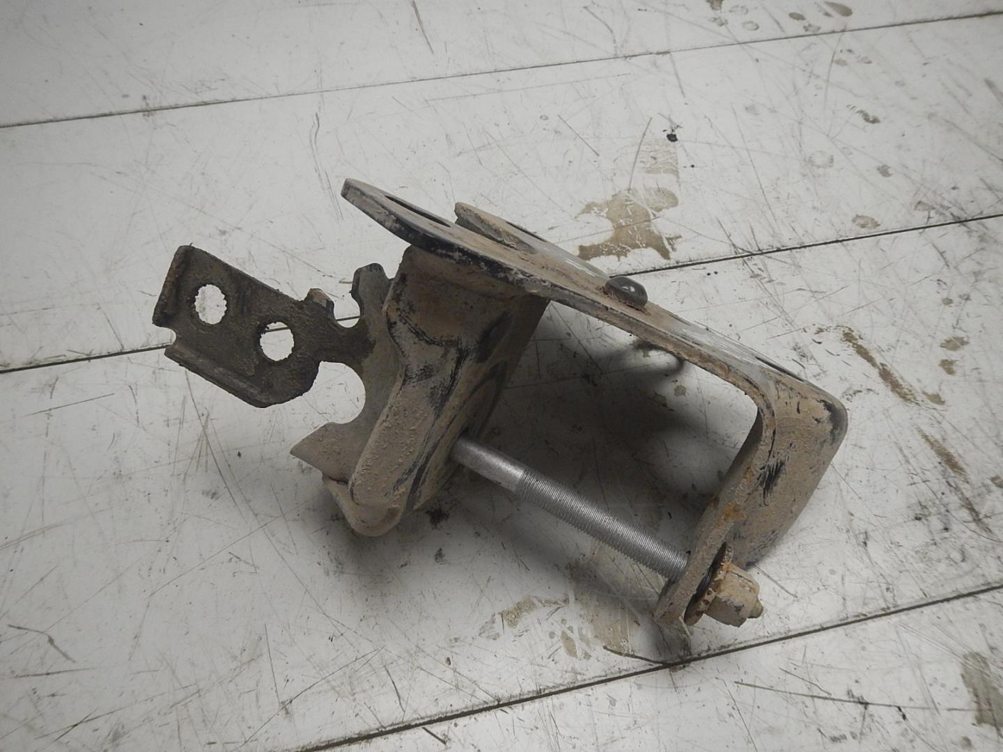 Кронштейн задней балки