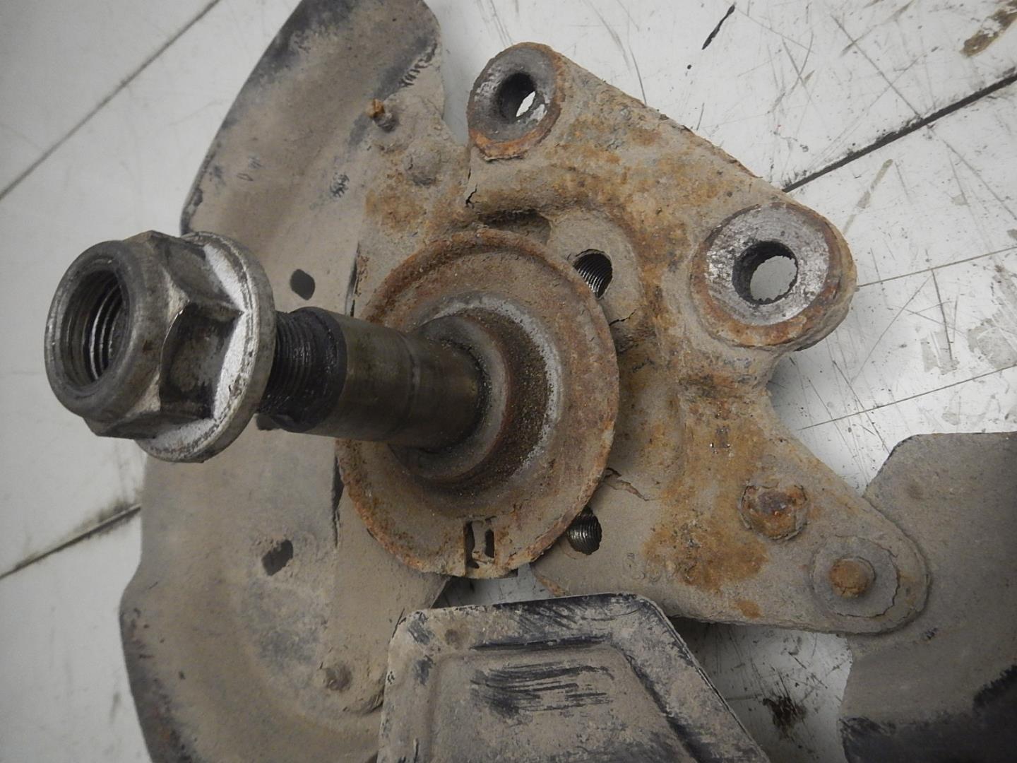 Кулак поворотный задний правый