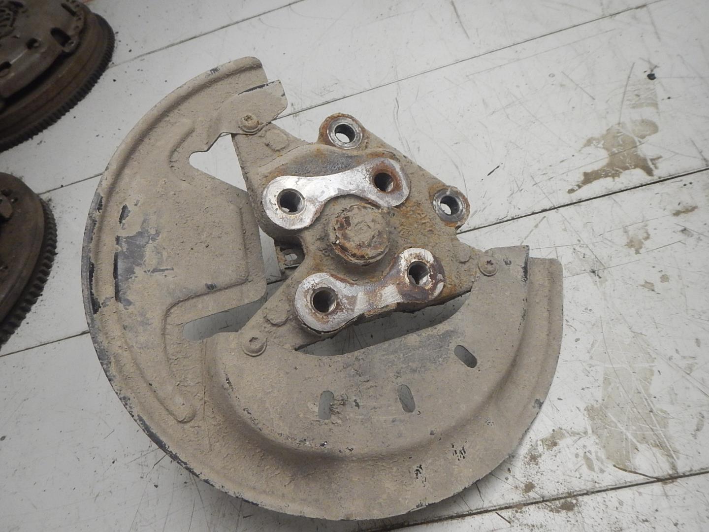 Кулак поворотный задний правый