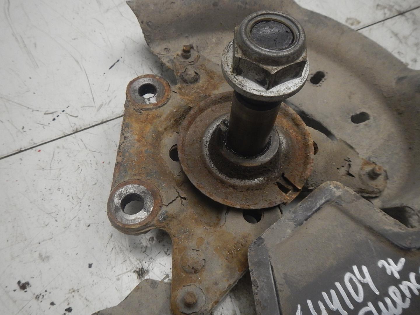 Кулак поворотный задний левый