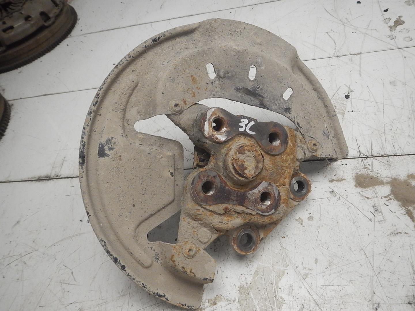 Кулак поворотный задний левый