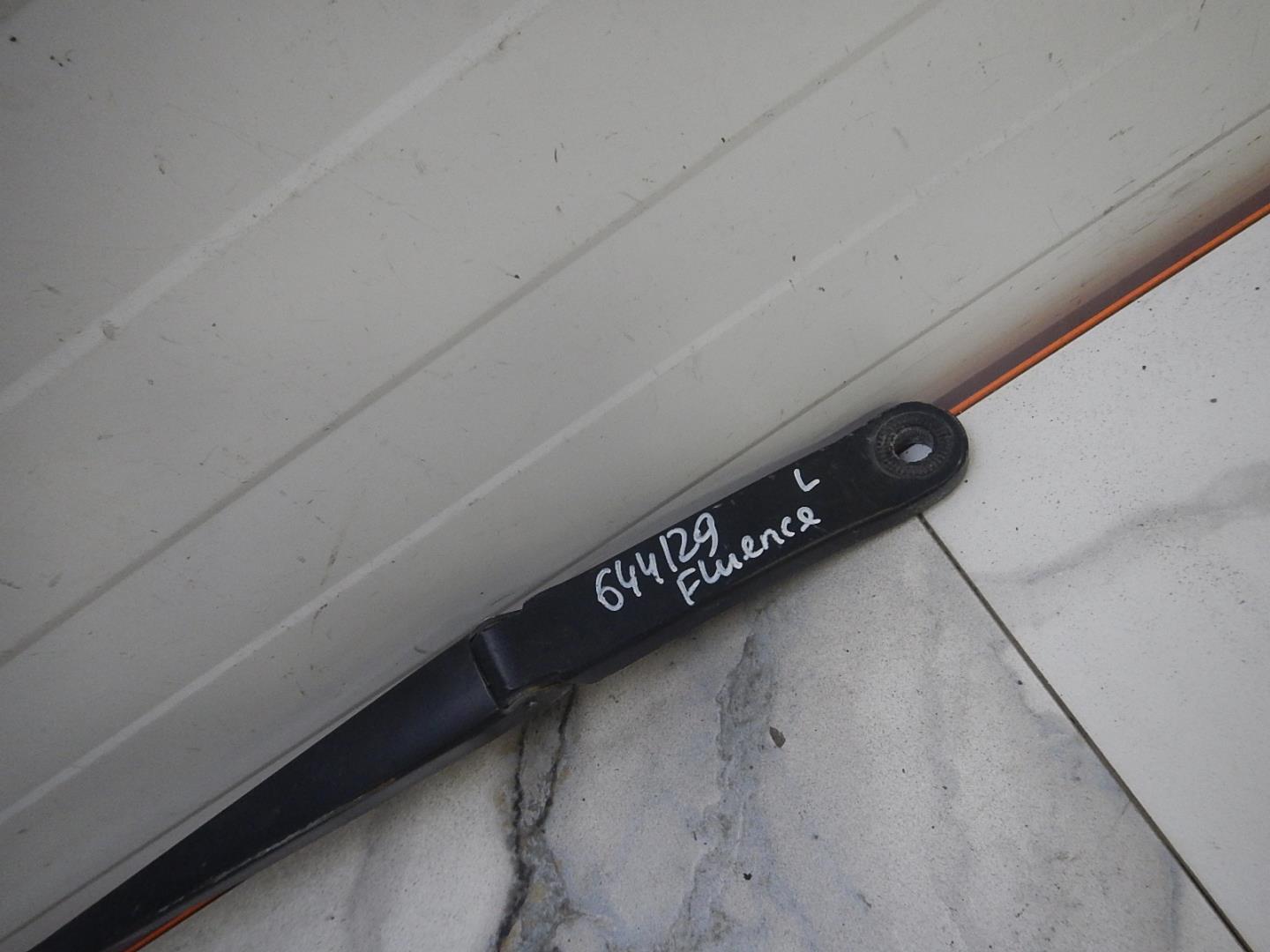 Поводок стеклоочистителя передний левый