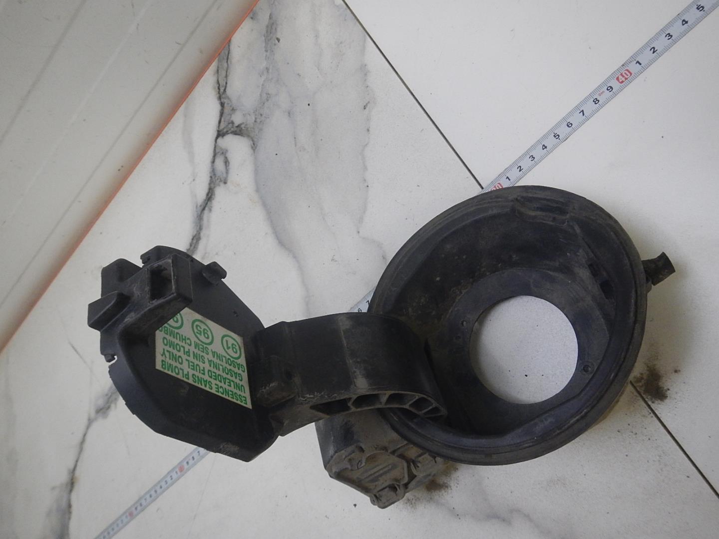 Ниша лючка бензобака